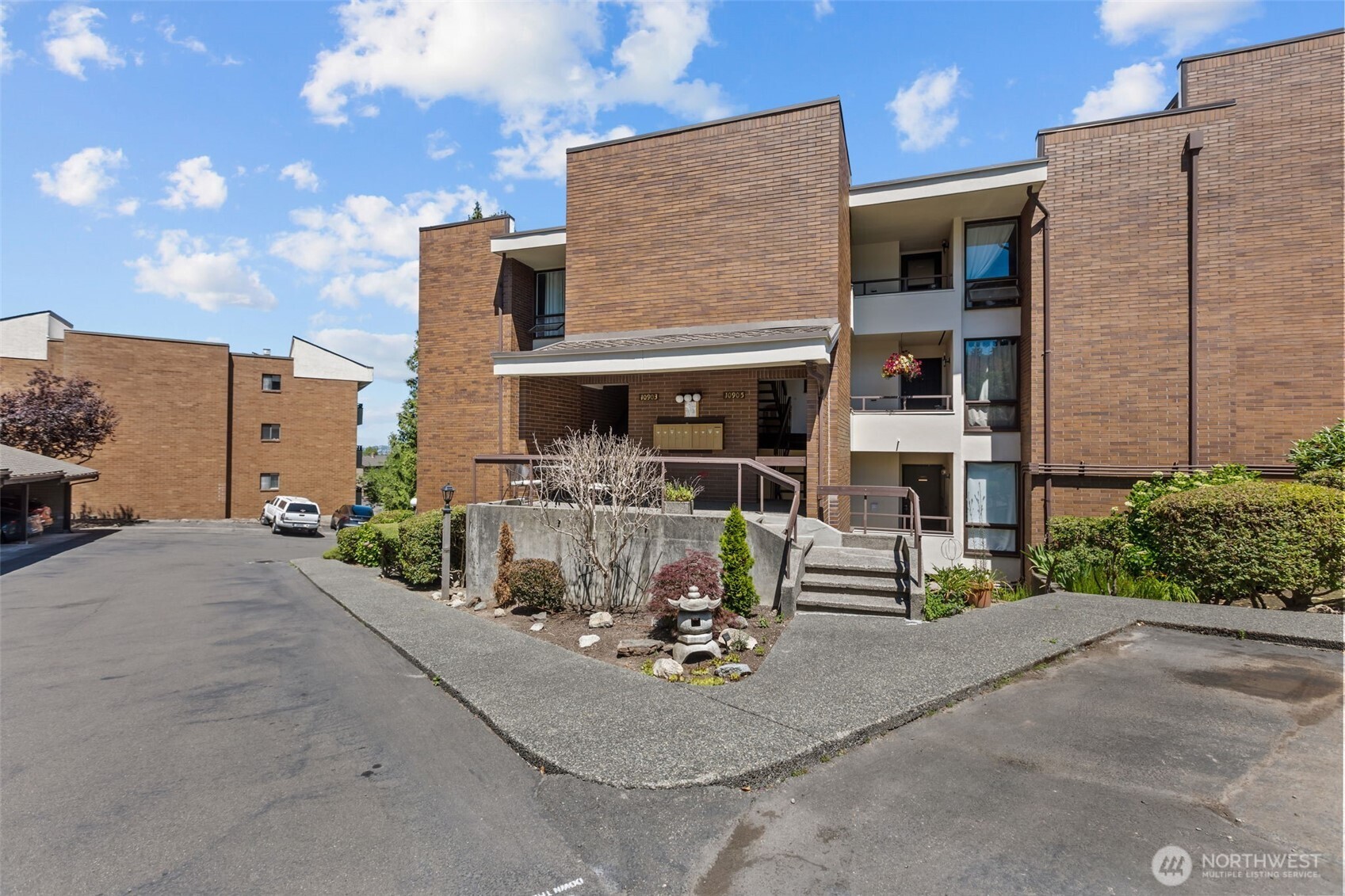 10903 Glen Acres Drive B Property Photo 4