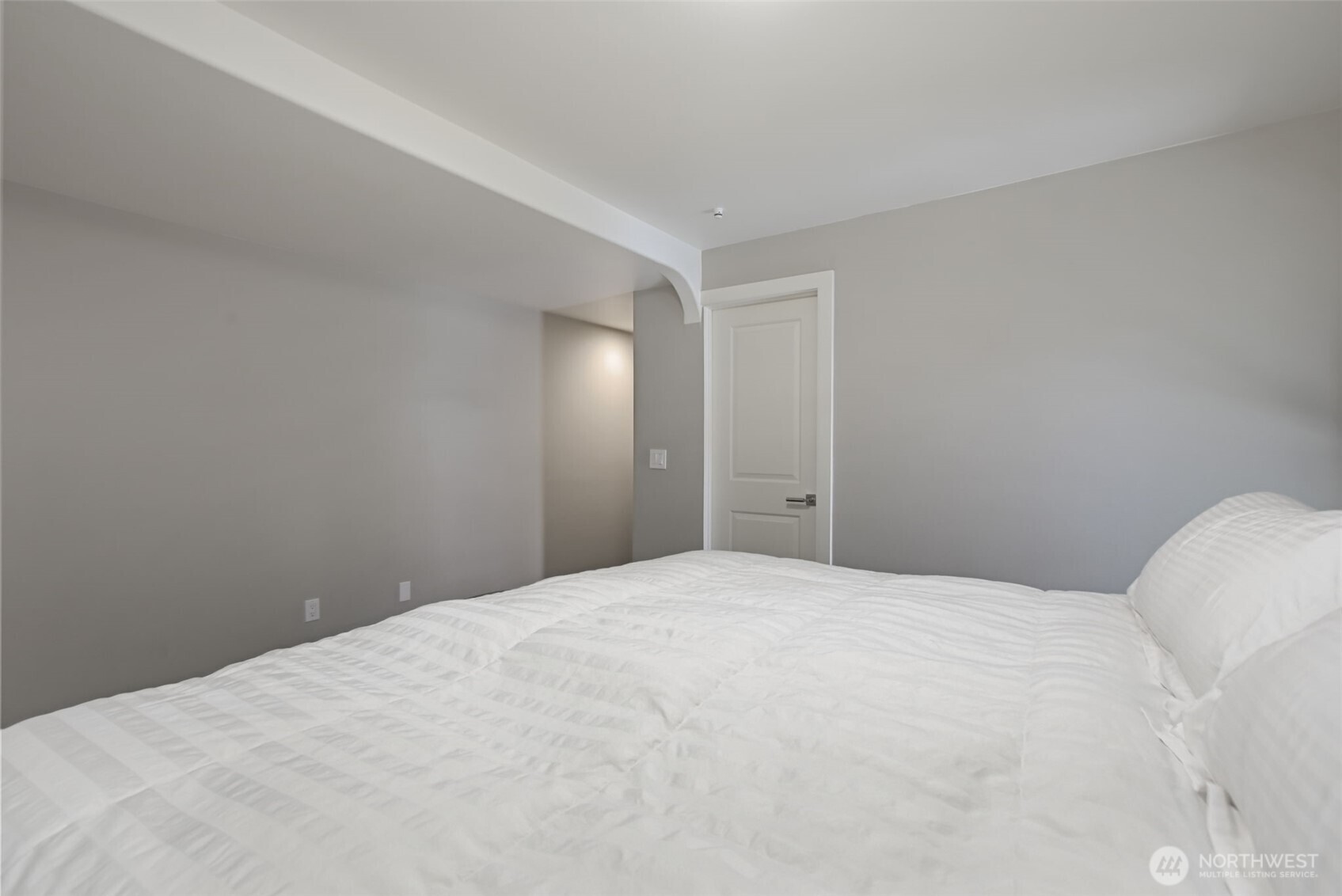 10903 Glen Acres Drive B Property Photo 21