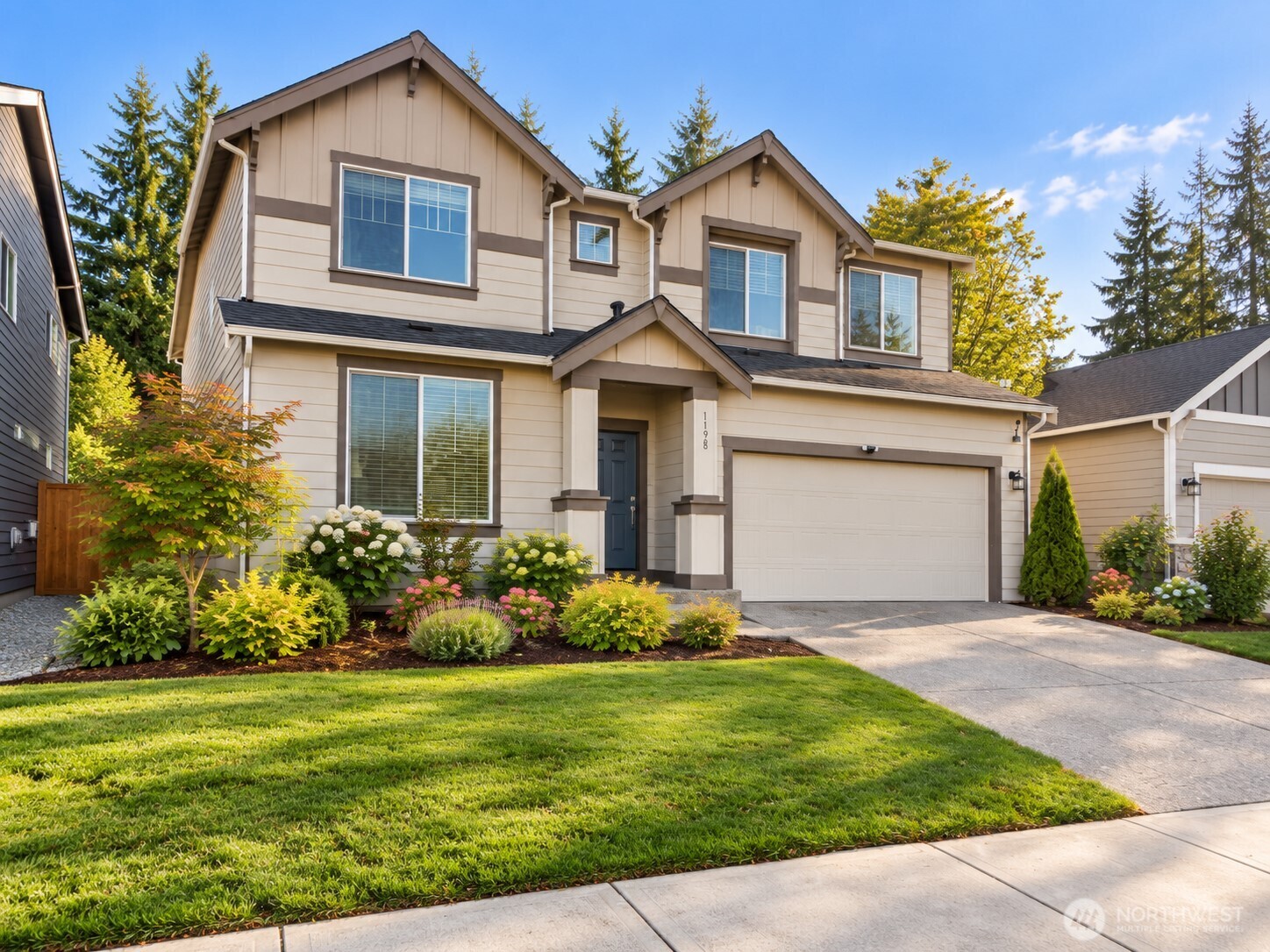 1198 Panoramic Loop Property Photo 1
