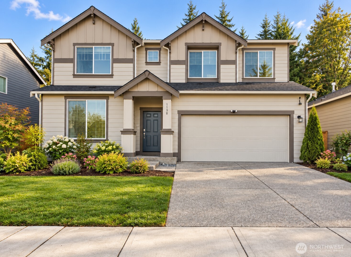 1198 Panoramic Loop Property Photo 2