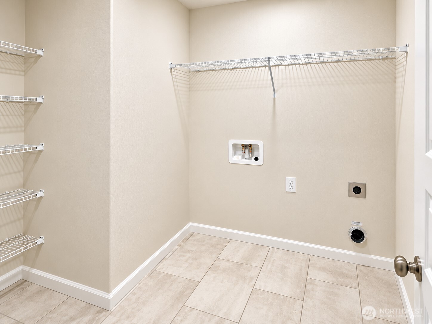 1198 Panoramic Loop Property Photo 17