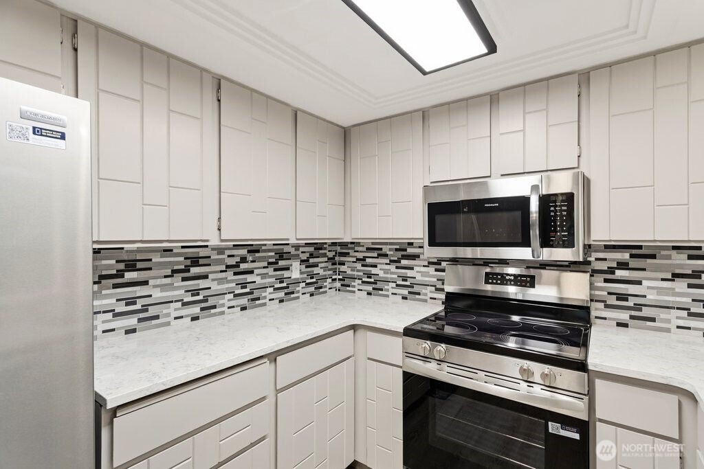 7914 206th Place Property Photo 10