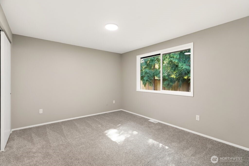 7914 206th Place Property Photo 15