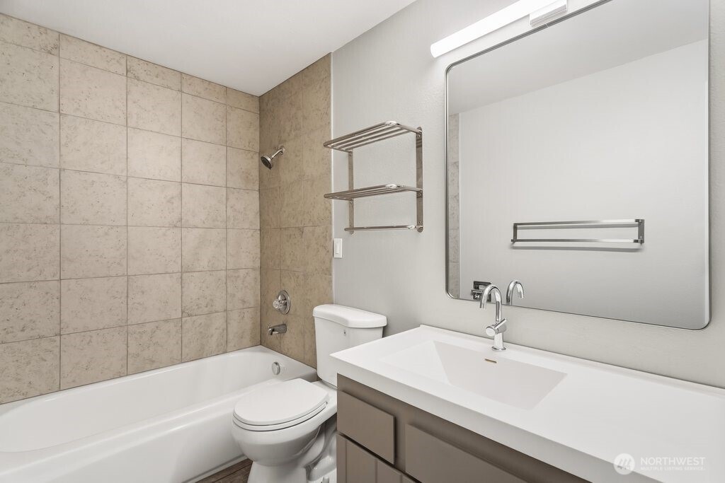 7914 206th Place Property Photo 18