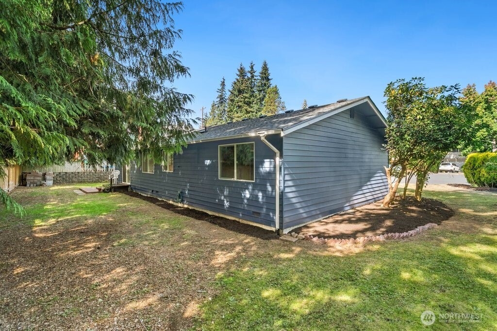 7914 206th Place Property Photo 23