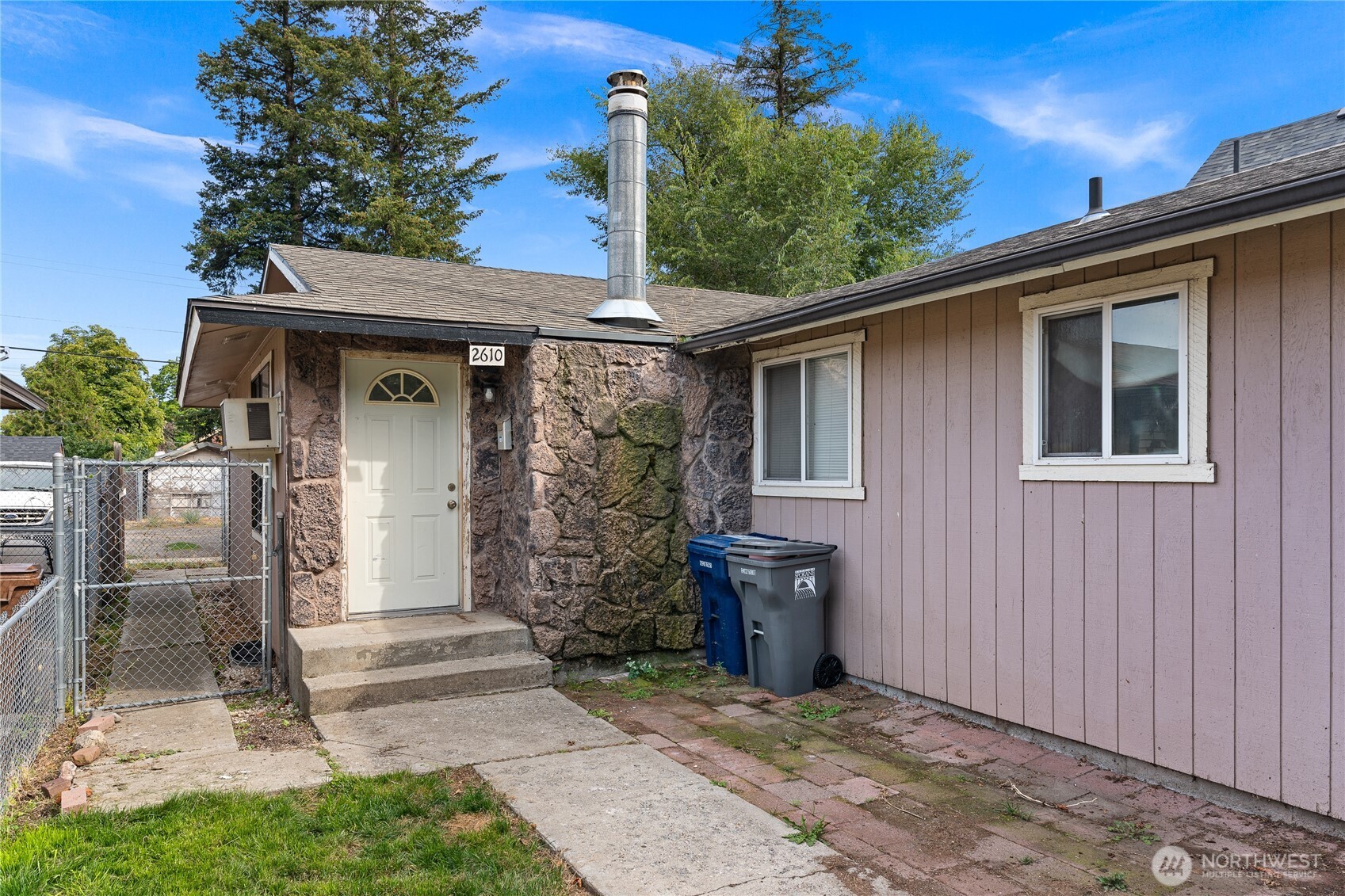 2608 N Madelia Street Property Photo 3