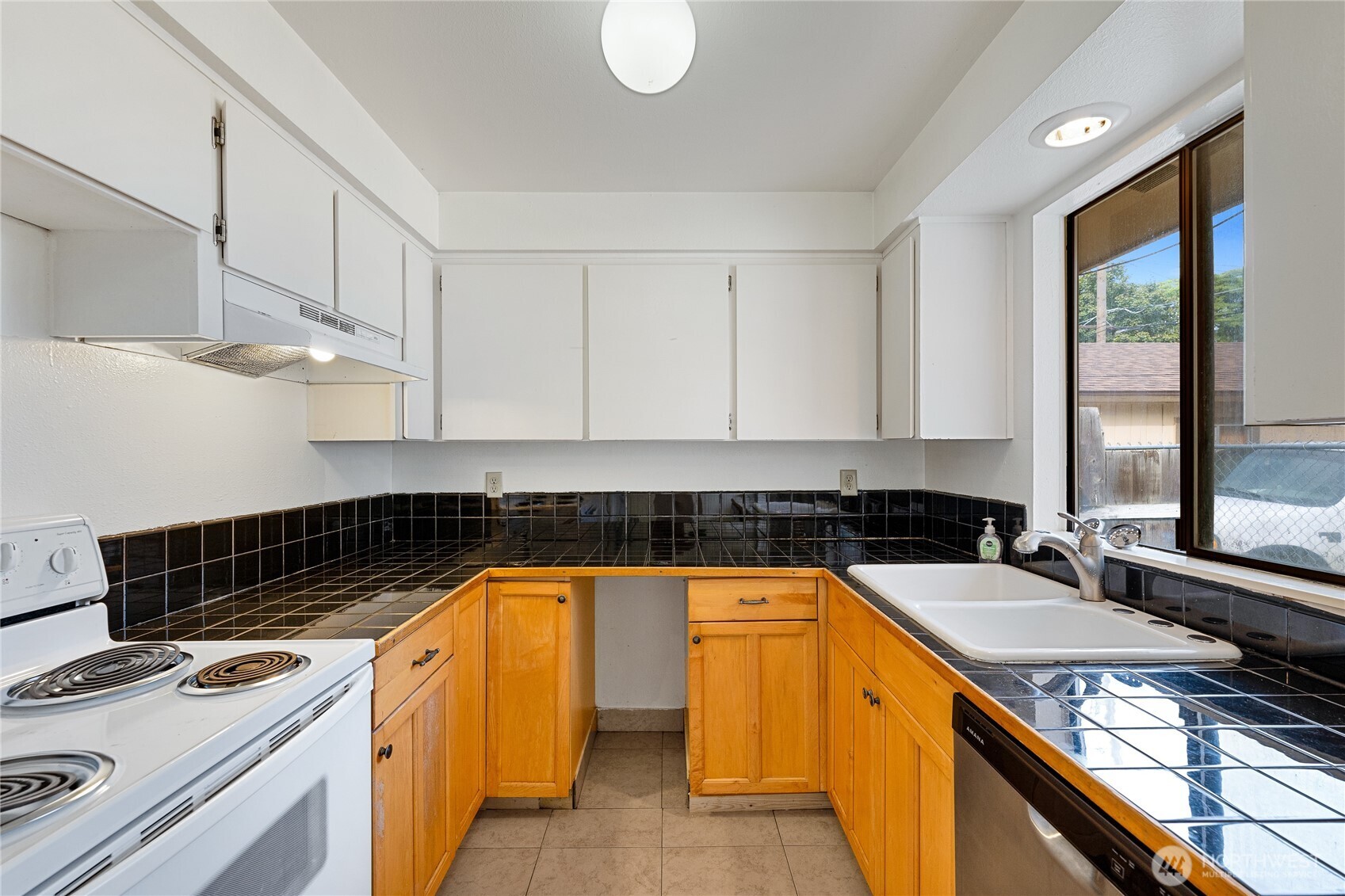 2608 N Madelia Street Property Photo 8