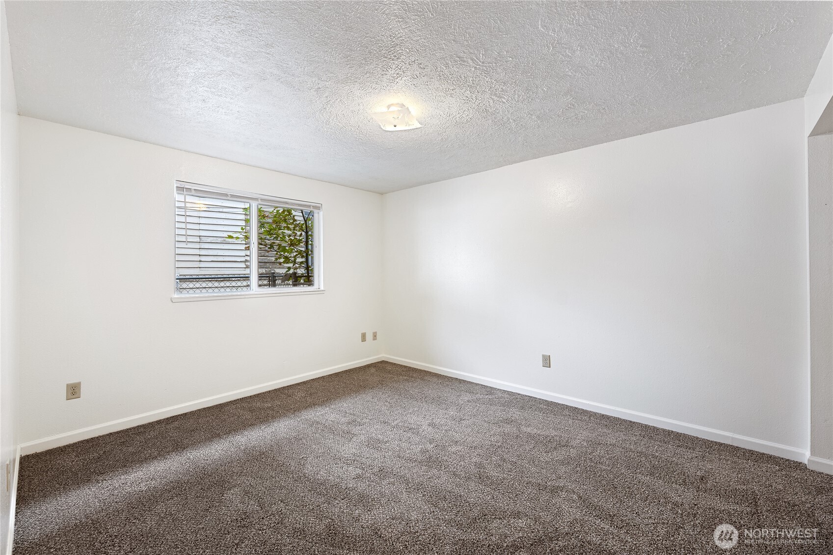 2608 N Madelia Street Property Photo 10