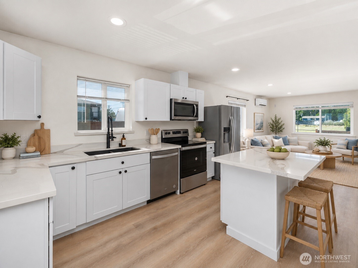842 N Montesano Street Property Photo 6