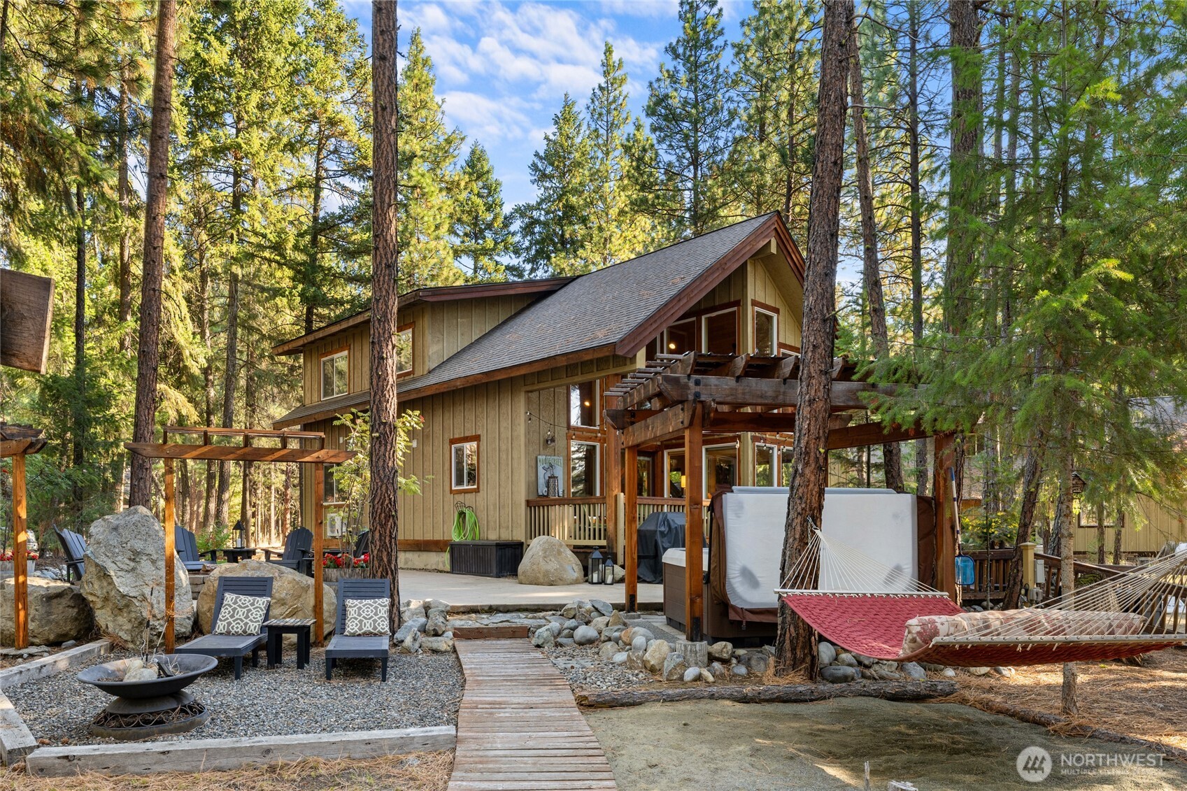 470 Tamarack Property Photo 1