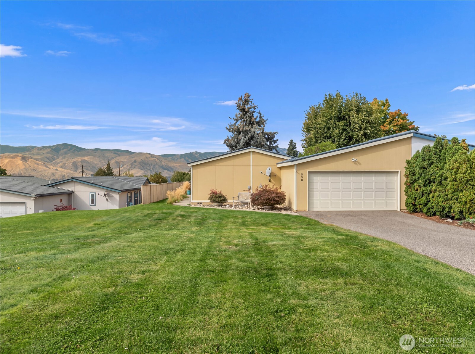 558 Morning View Avenue Property Photo 1