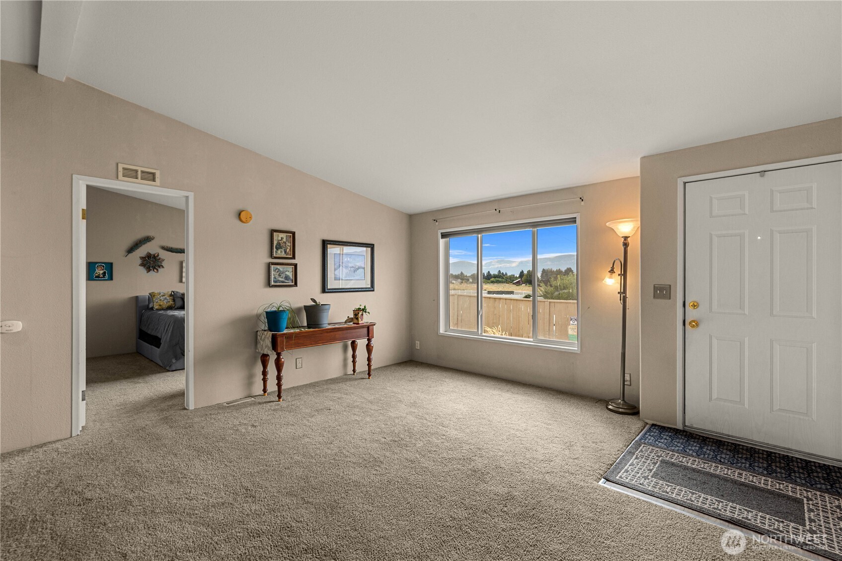 558 Morning View Avenue Property Photo 3