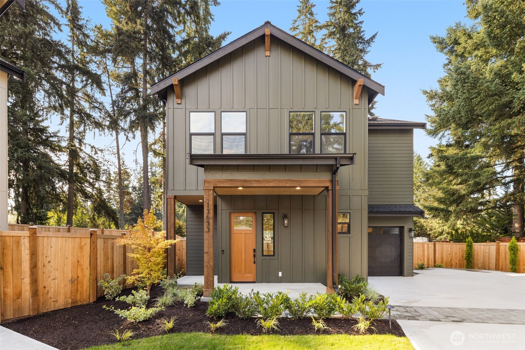 13633 103rd Property Photo 1