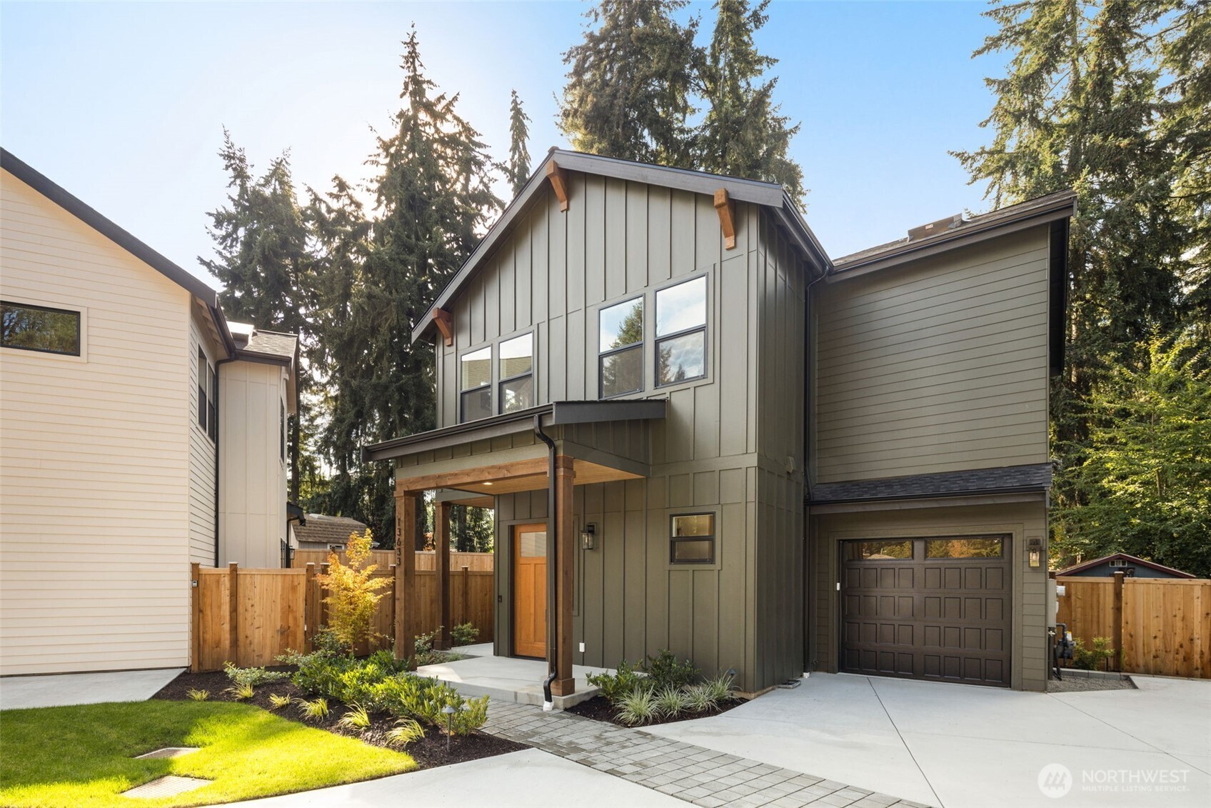 13633 103rd Property Photo 2