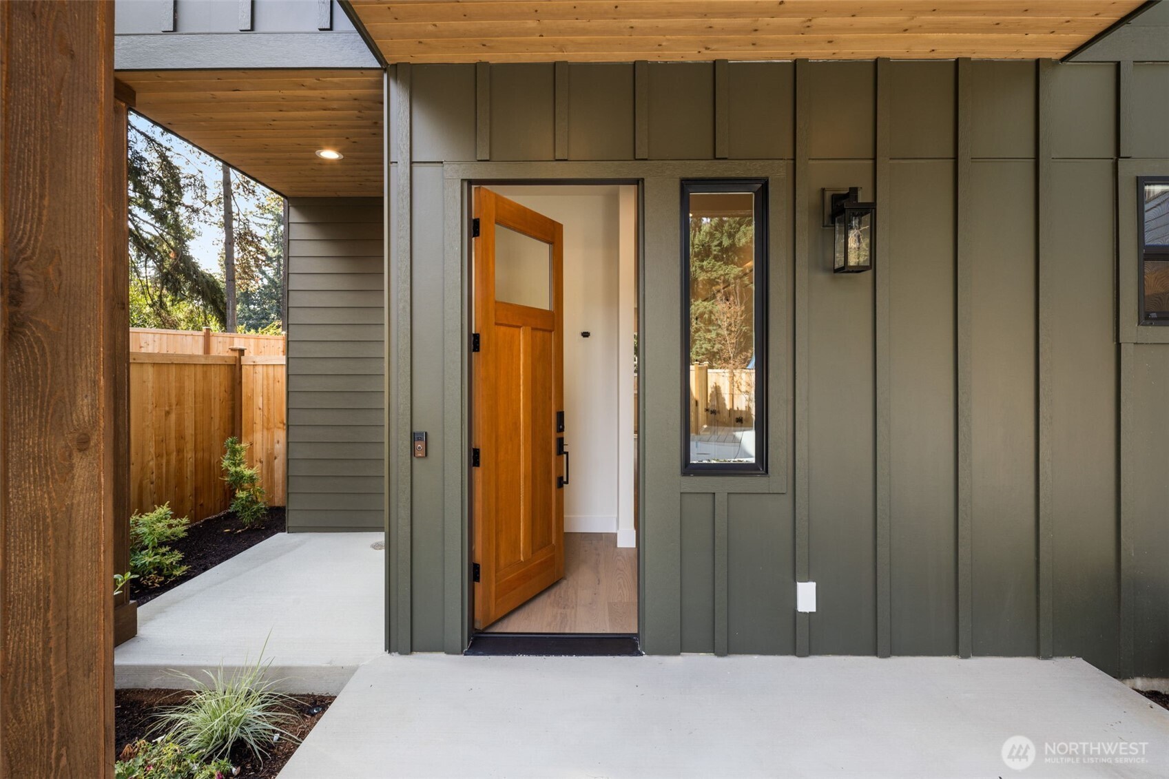 13633 103rd Property Photo 3