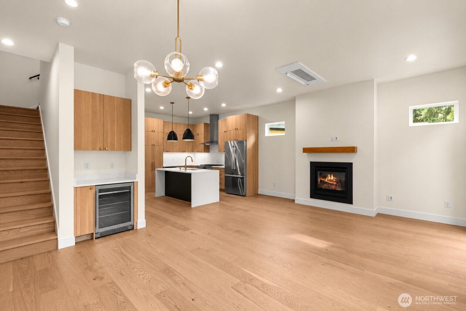 13633 103rd Property Photo 4