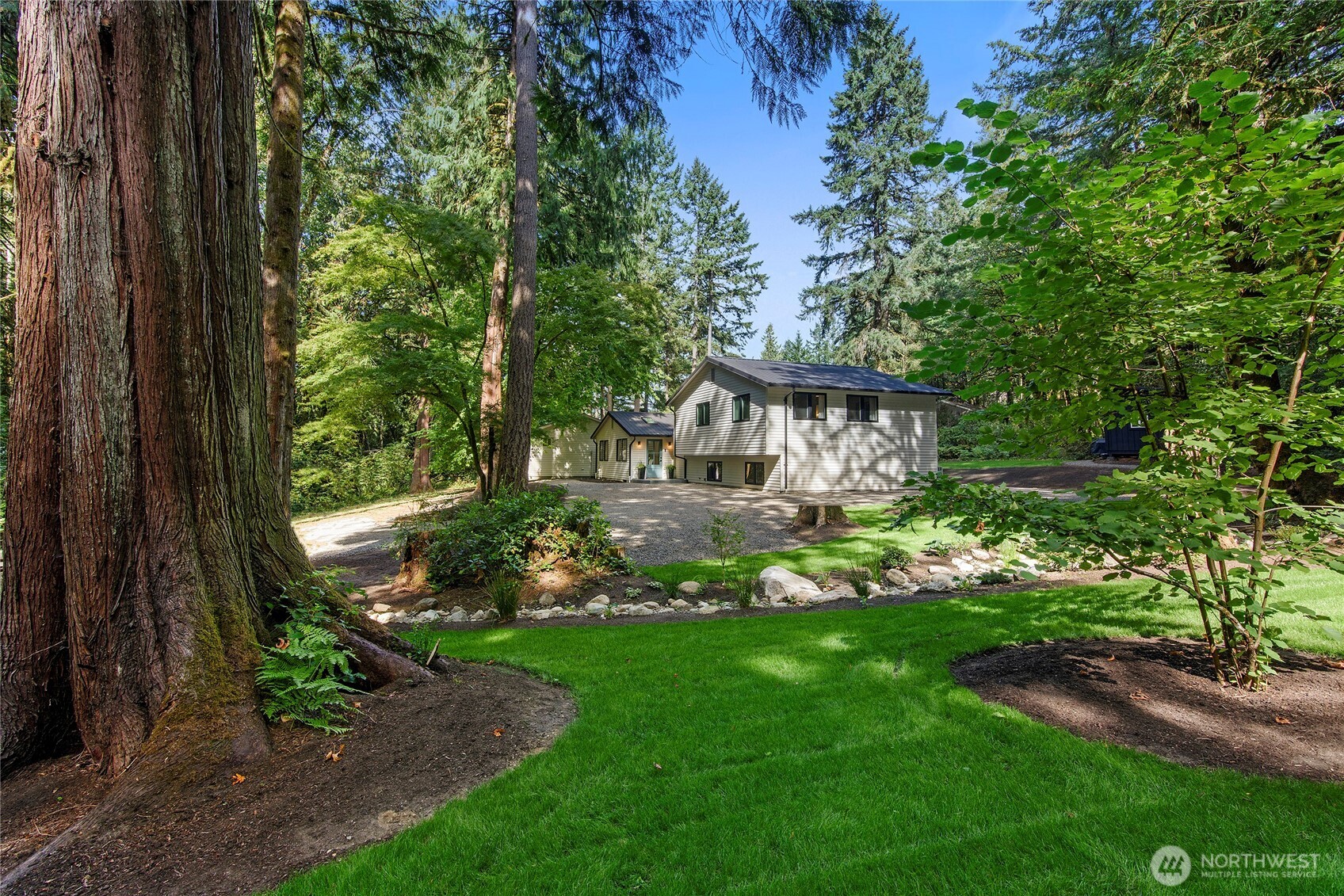 6894 Ne Koura Road Property Photo 1