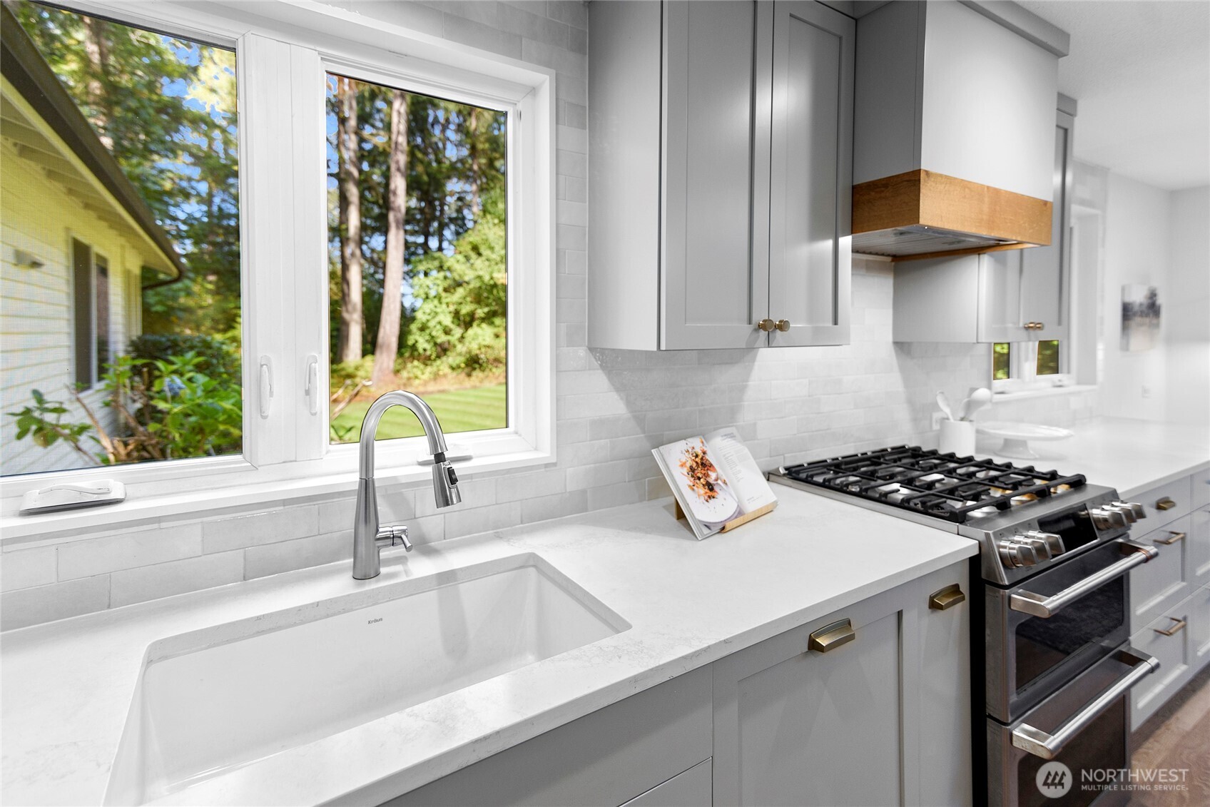 6894 Ne Koura Road Property Photo 11
