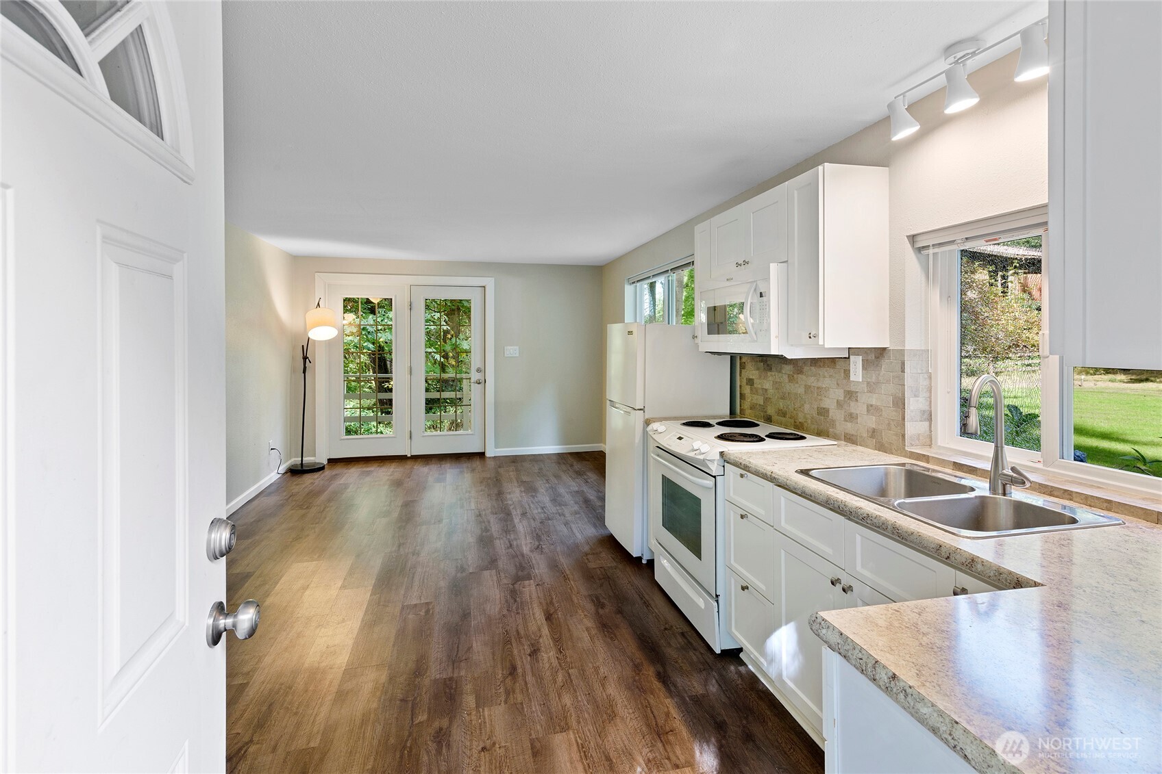 6894 Ne Koura Road Property Photo 31