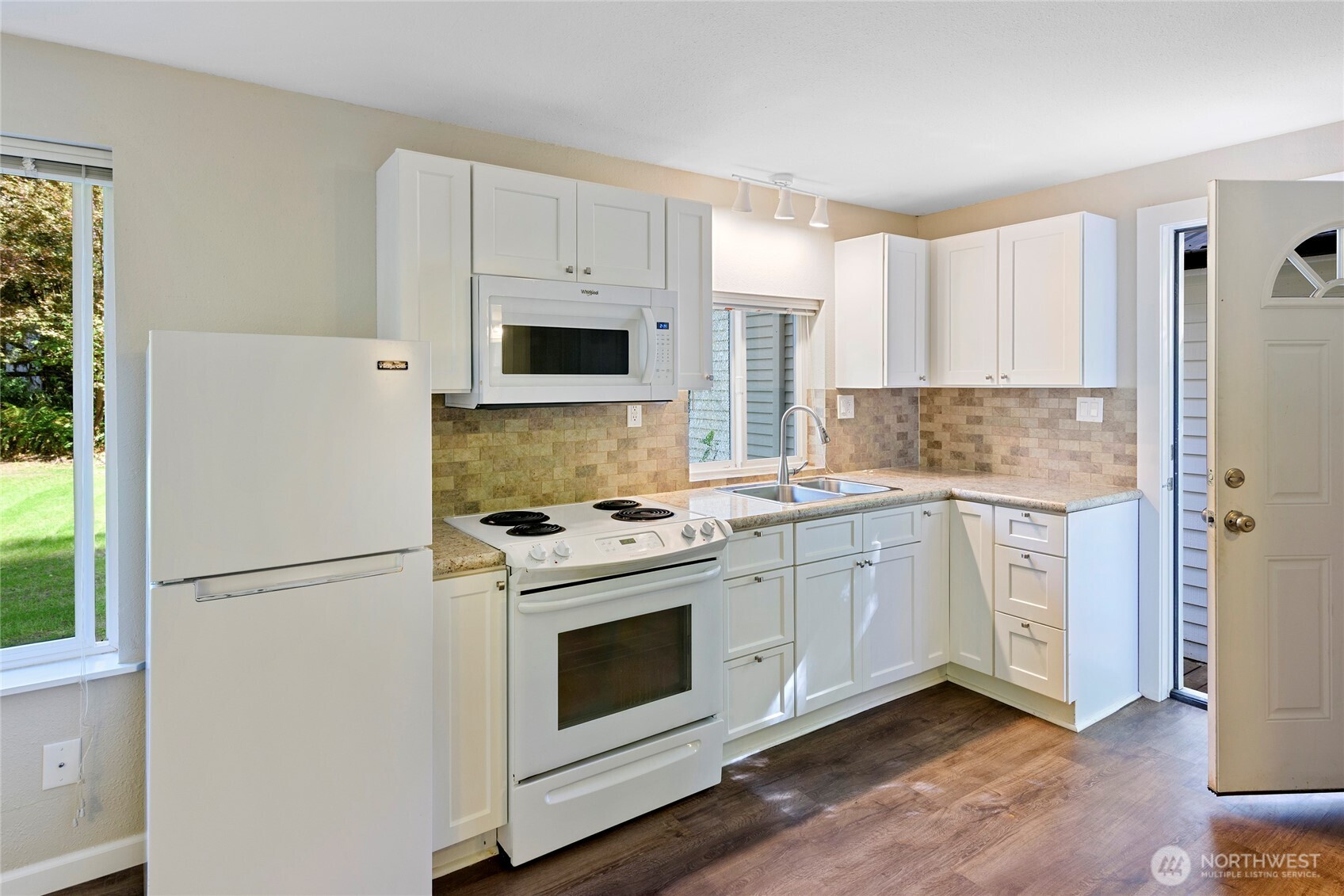 6894 Ne Koura Road Property Photo 32