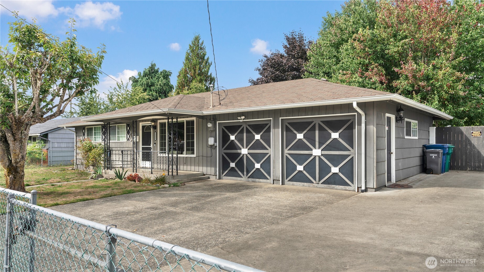 1235 25 Street Property Photo 2