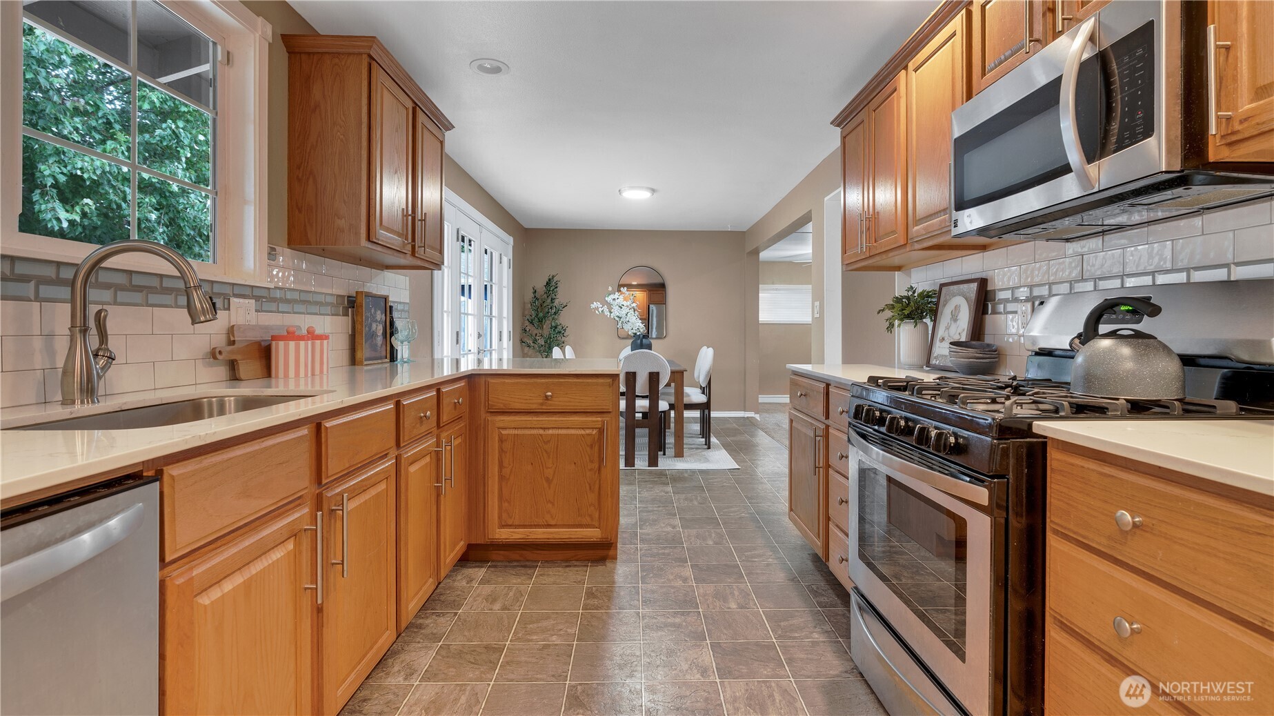 1235 25 Street Property Photo 7
