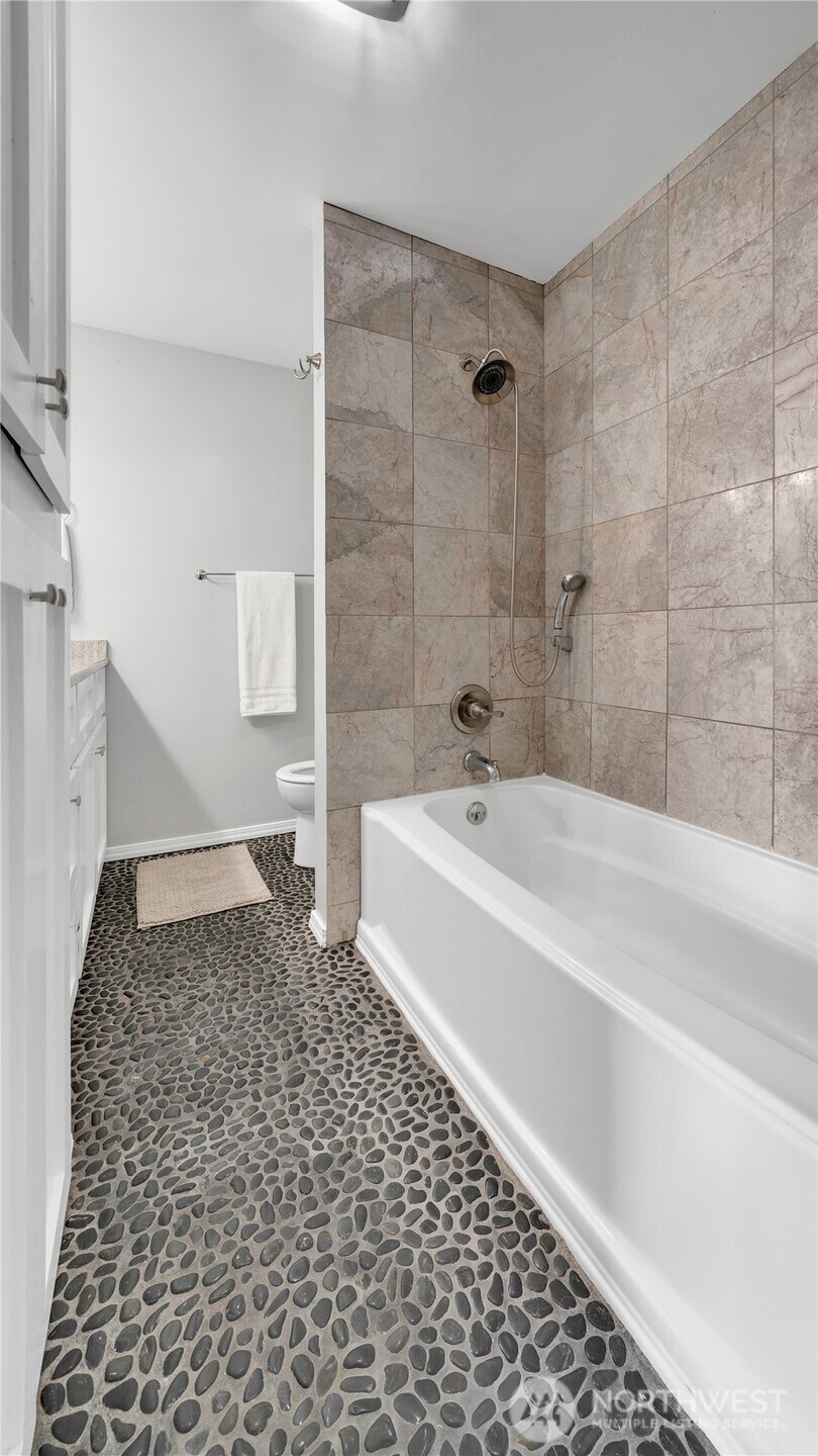 1235 25 Street Property Photo 15