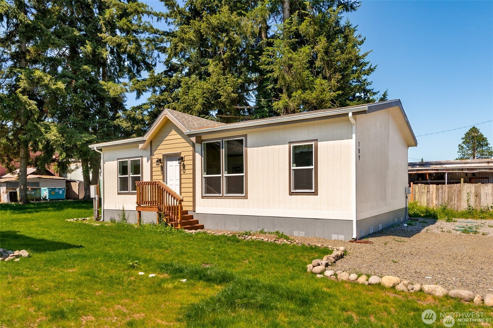 109 Nenant Street Property Photo 1