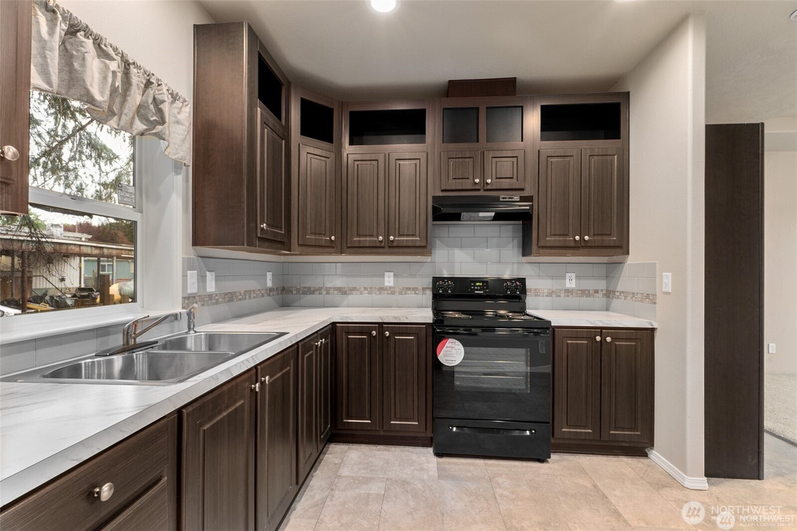 109 Nenant Street Property Photo 6