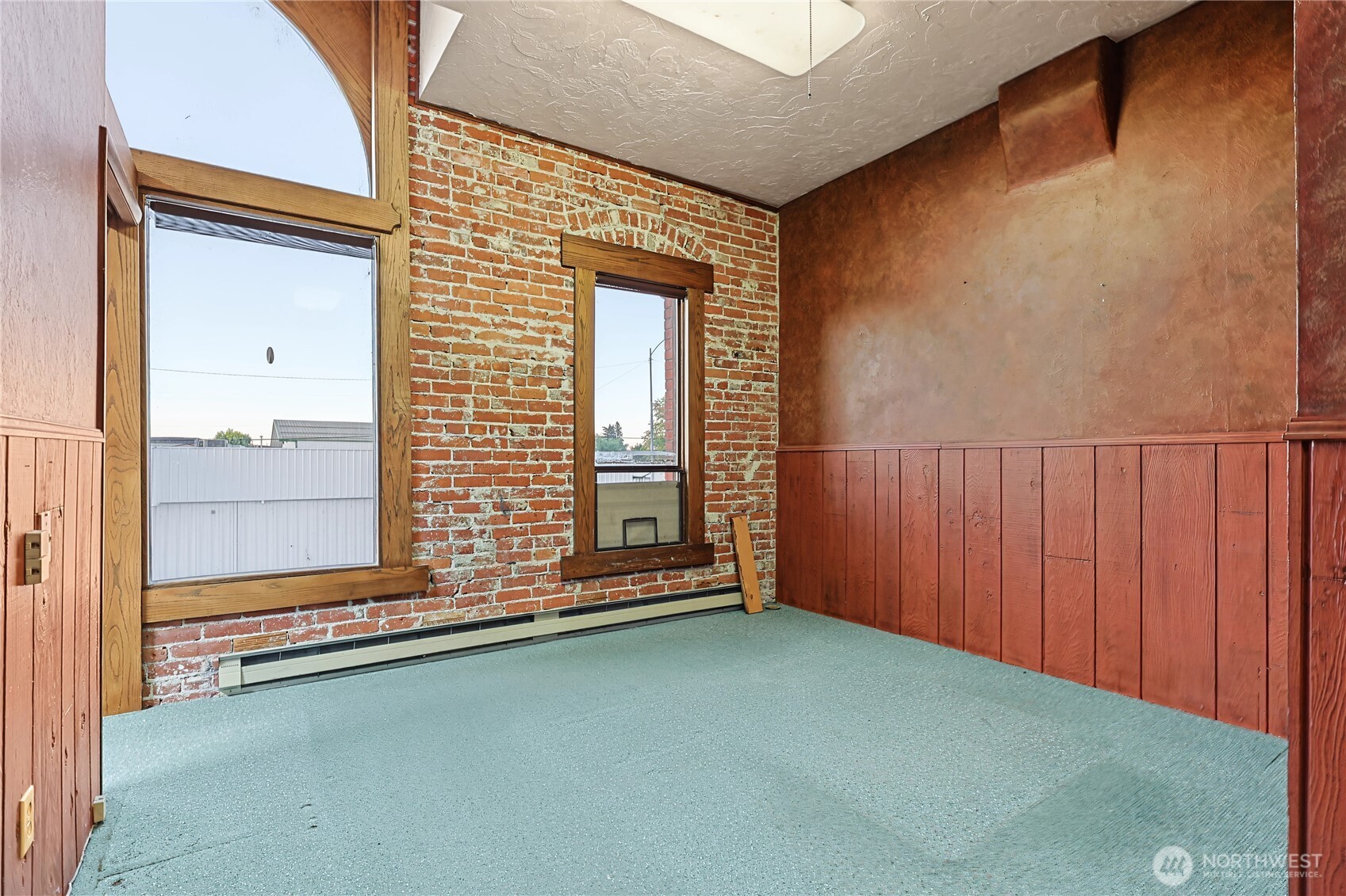 405 W Main Street Property Photo 11