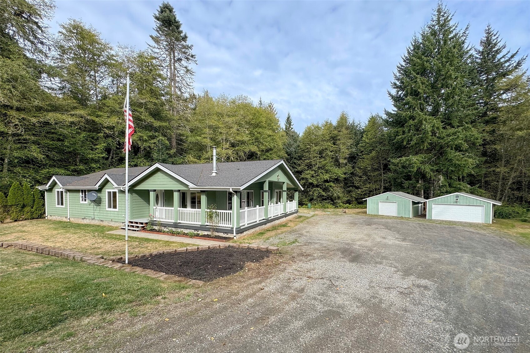 54743 Highway 112 Property Photo 1