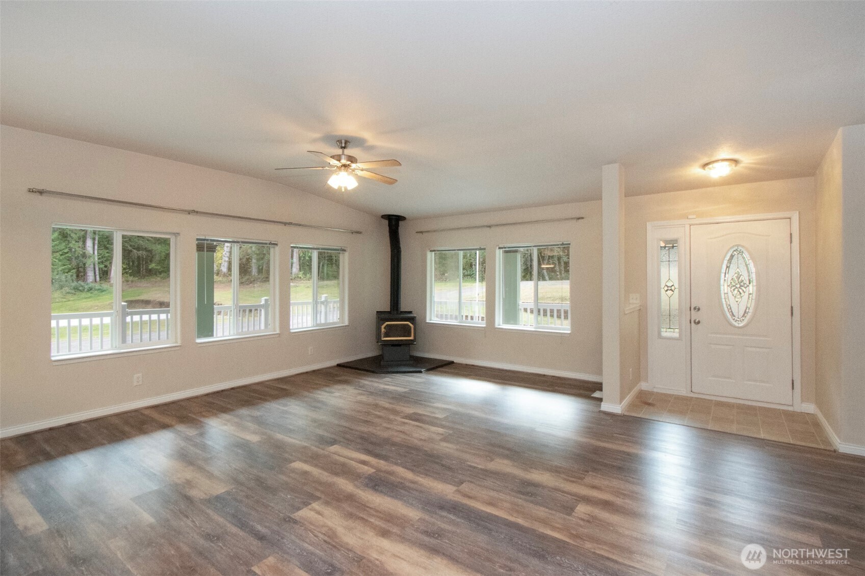 54743 Highway 112 Property Photo 6