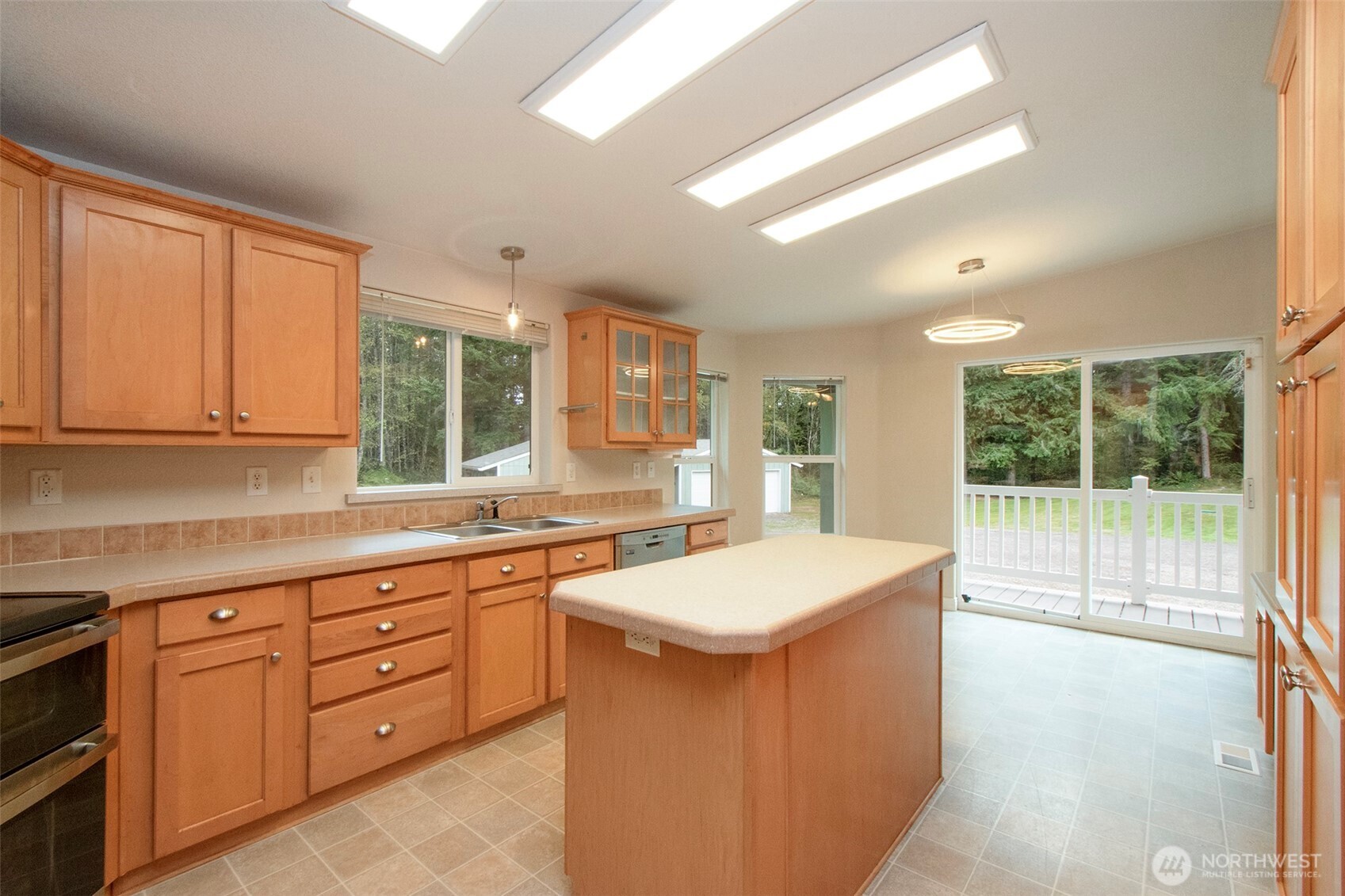 54743 Highway 112 Property Photo 8