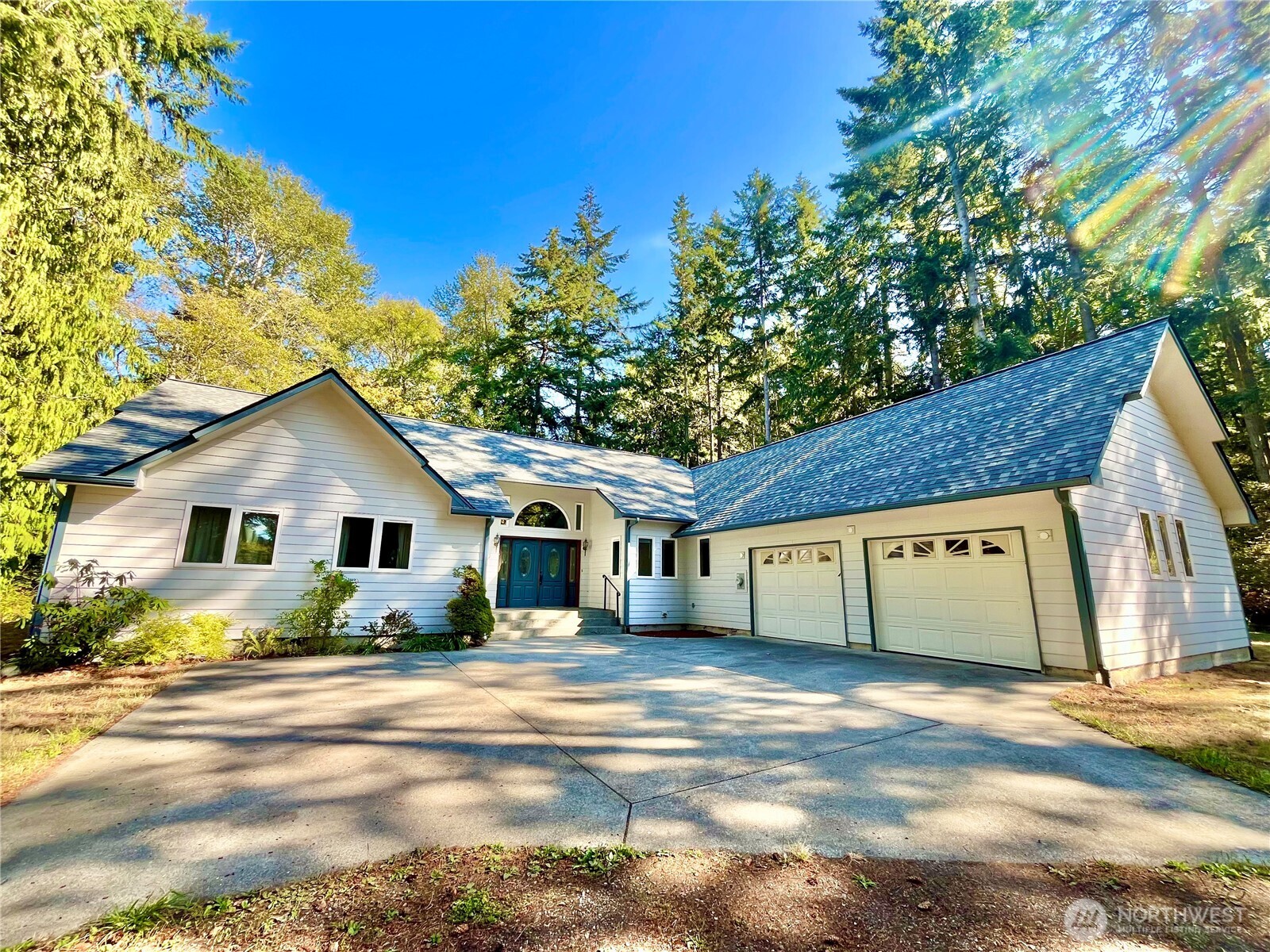 561 Grandview Drive Property Photo 2