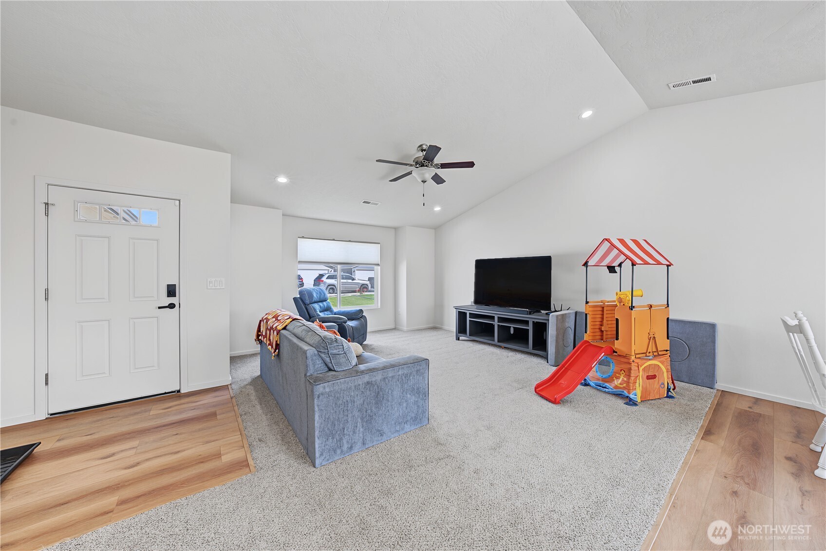 812 E Casacde Street Property Photo 11
