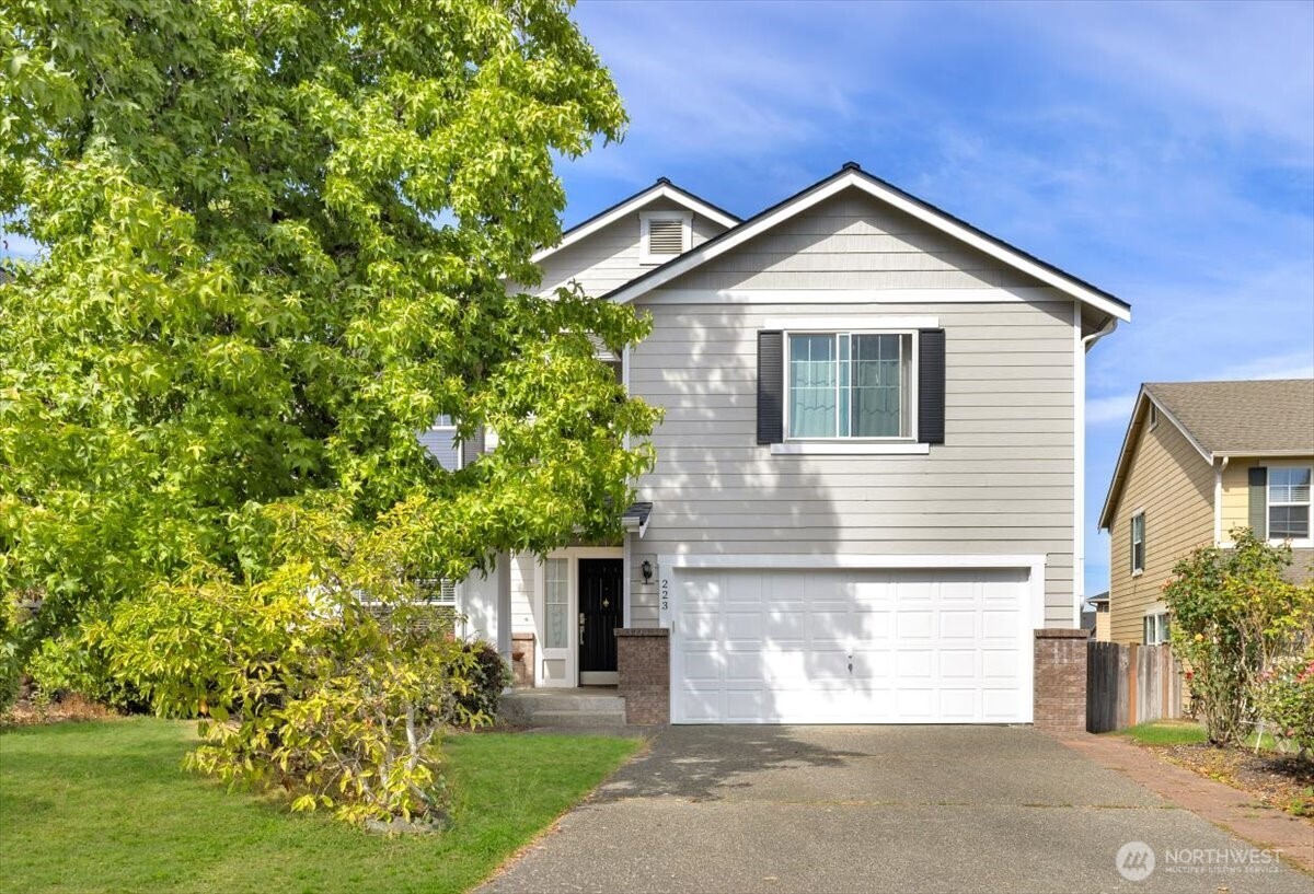 223 243 Avenue Property Photo 1