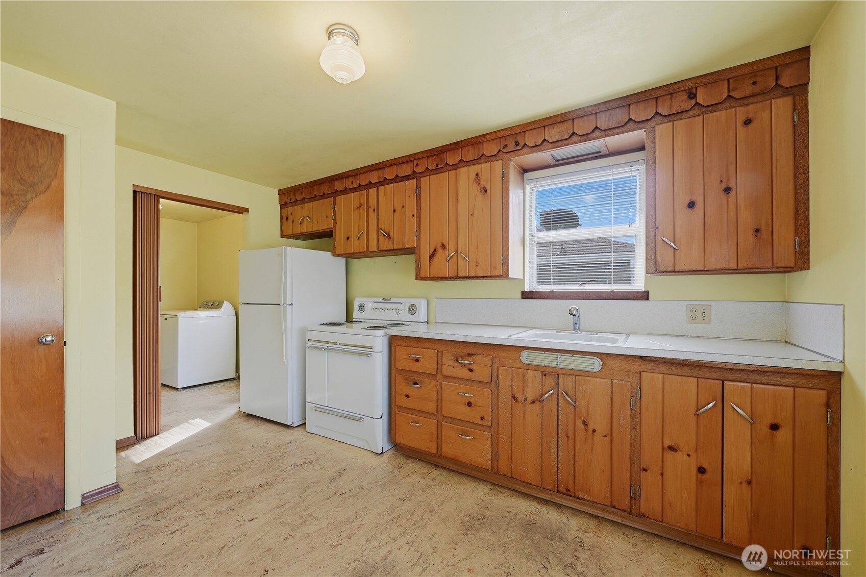 9216 30th Avenue Property Photo 3