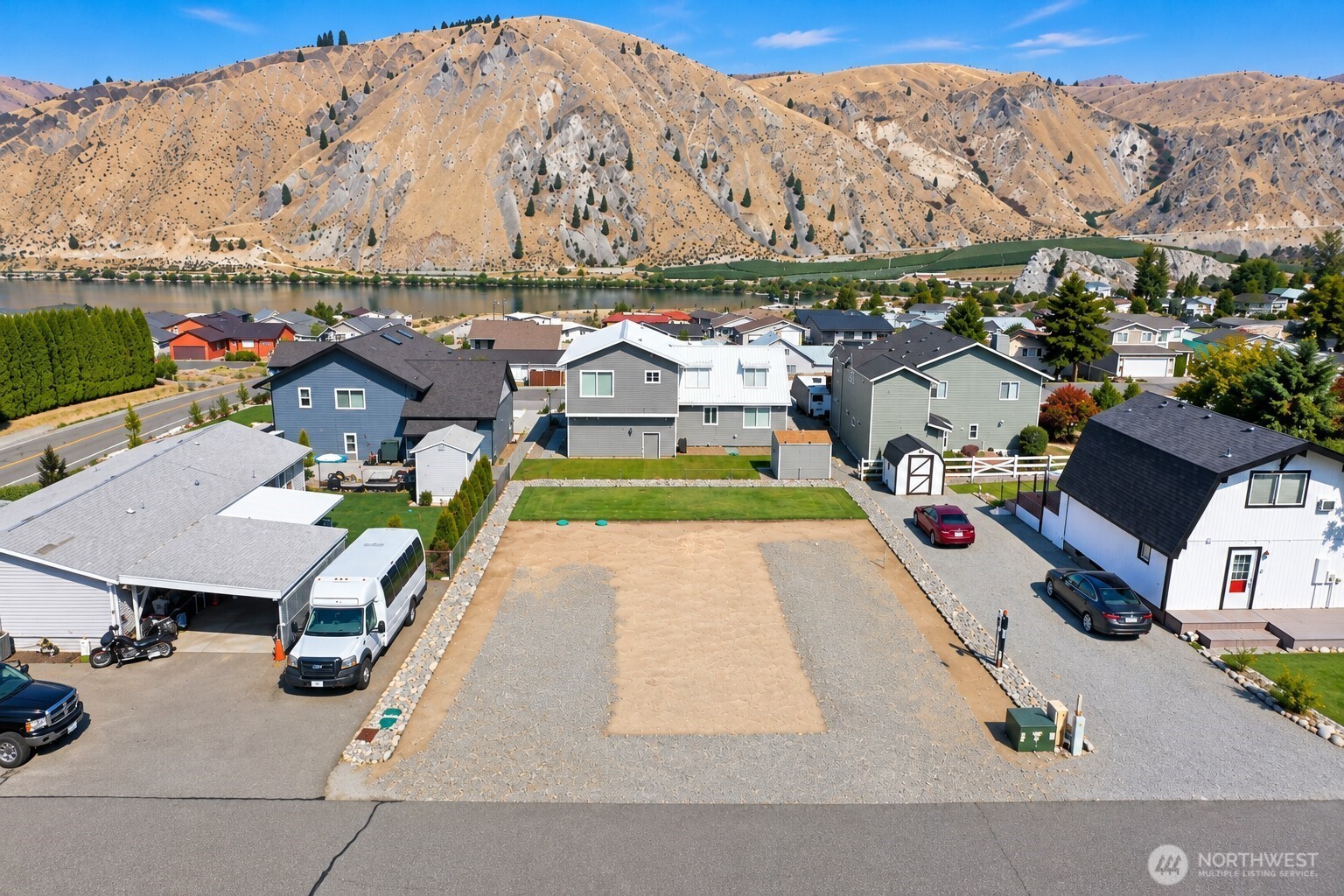 125 E Entiat Drive Property Photo 1