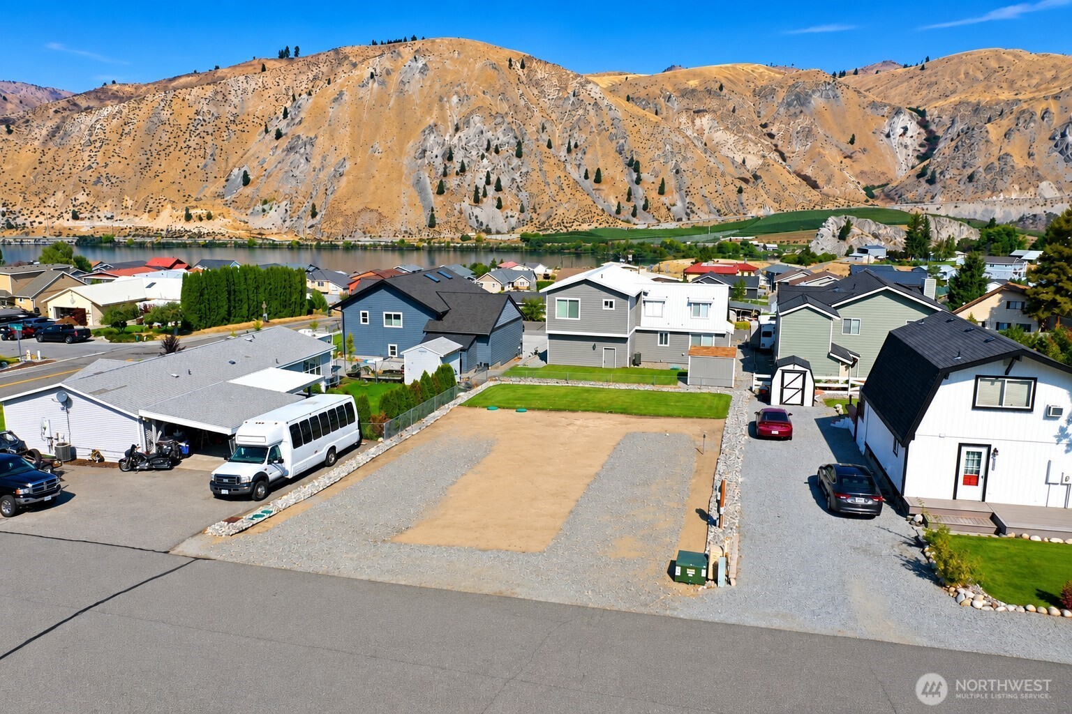 125 E Entiat Drive Property Photo 2