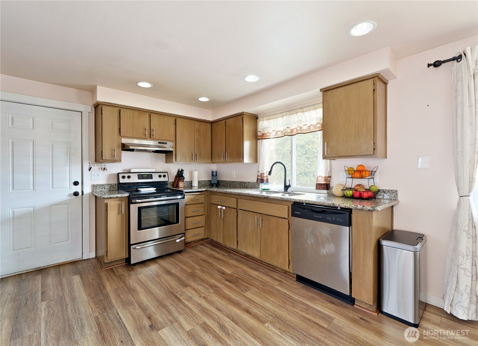 5902 Broadway Property Photo 5