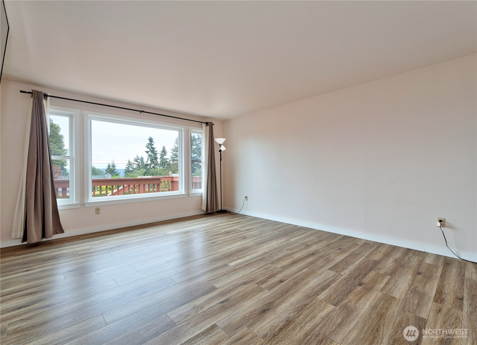 5902 Broadway Property Photo 10