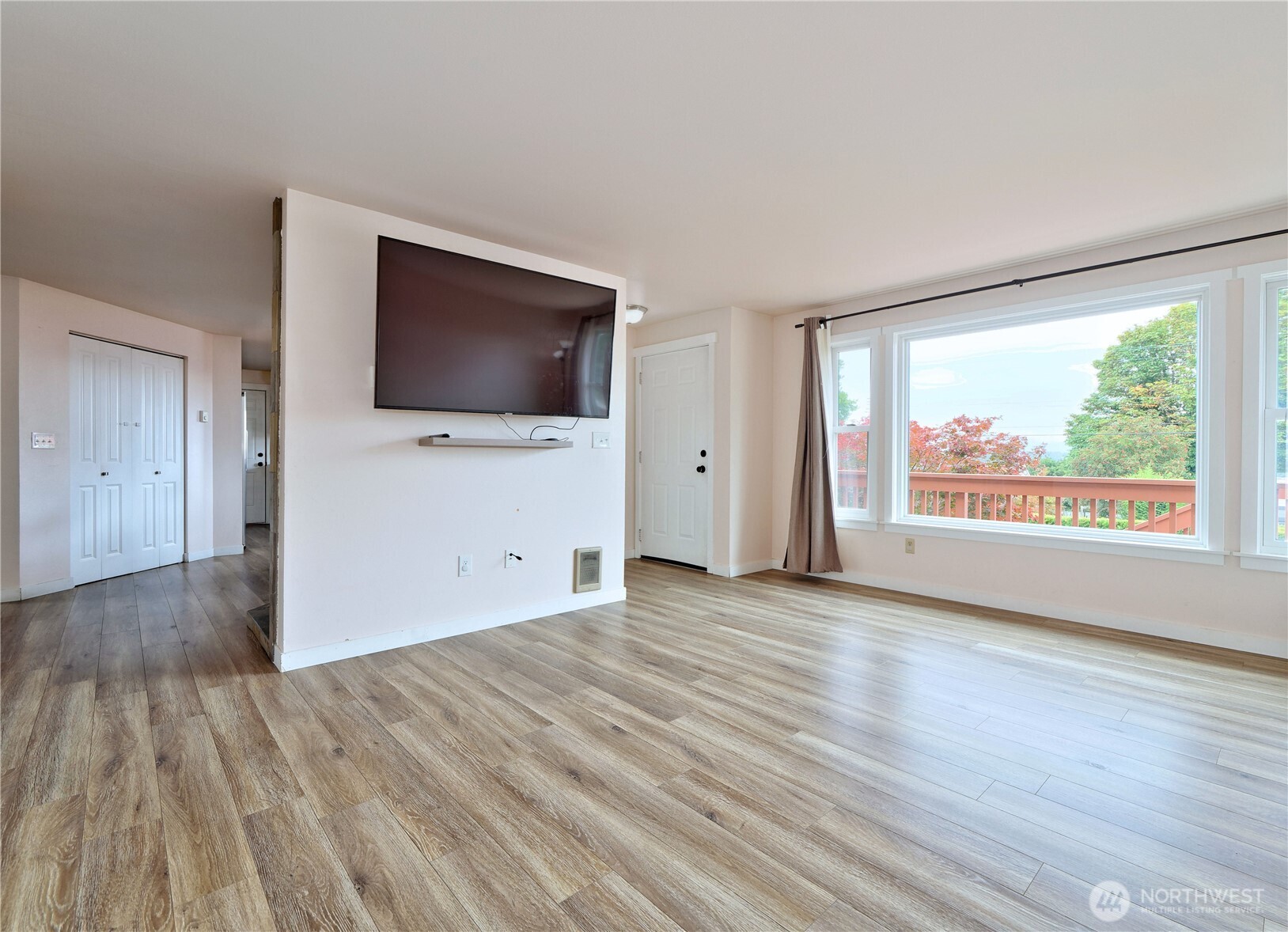 5902 Broadway Property Photo 11