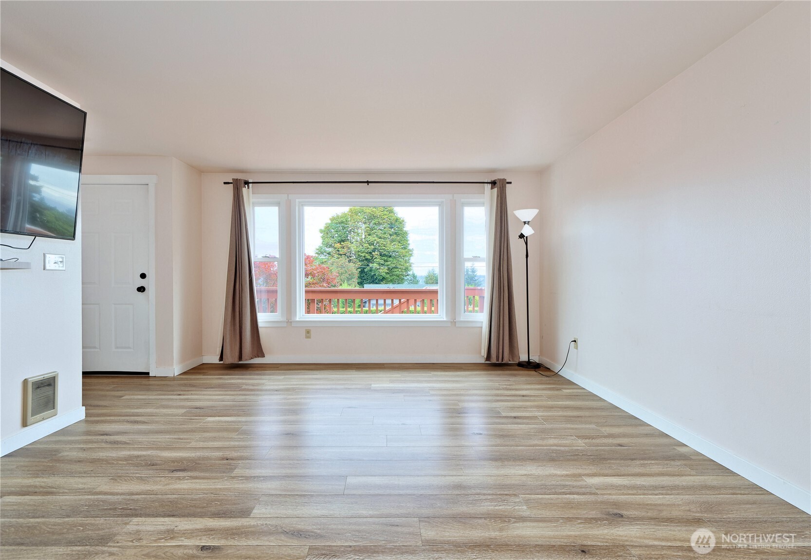 5902 Broadway Property Photo 13