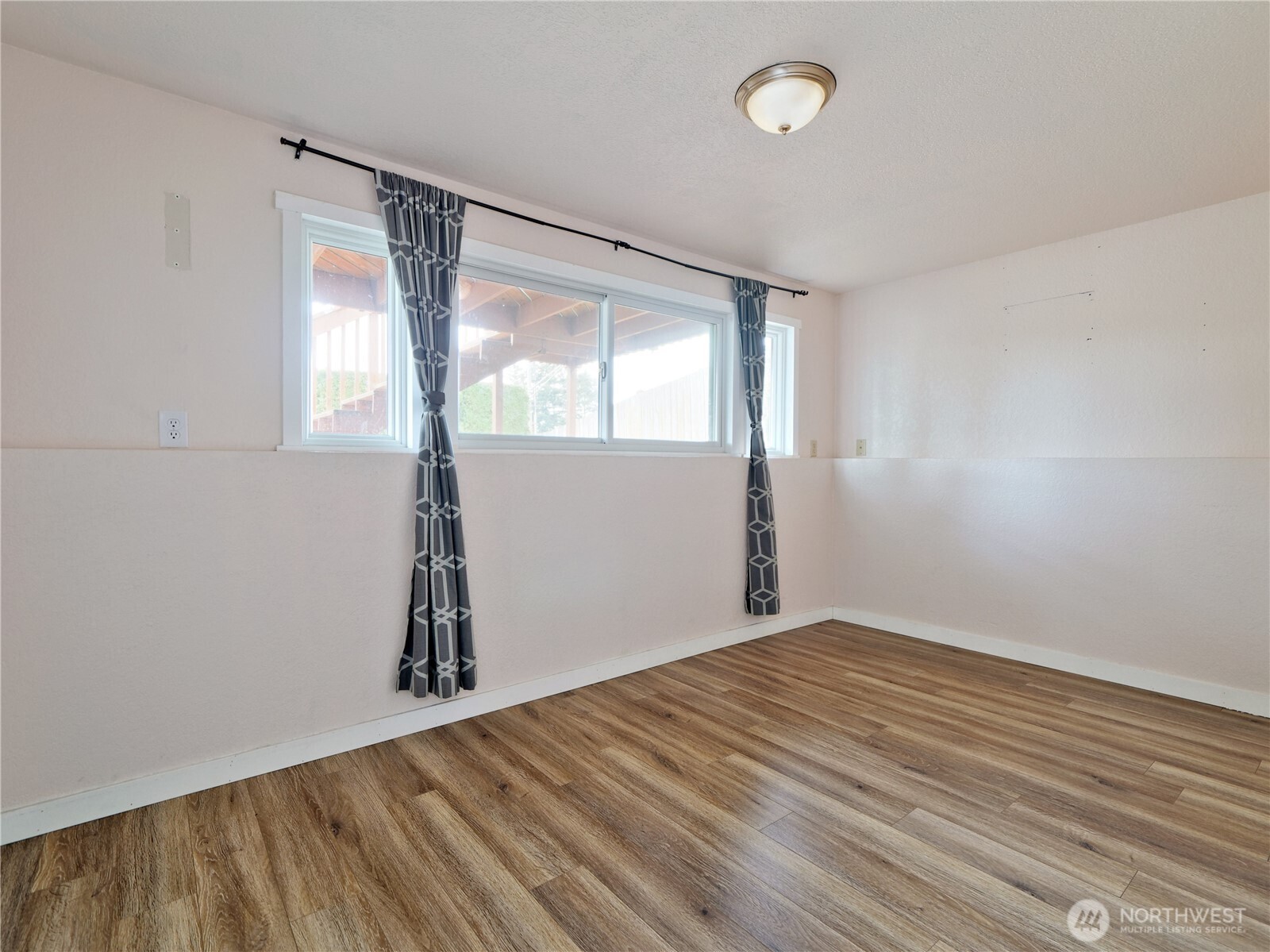 5902 Broadway Property Photo 17