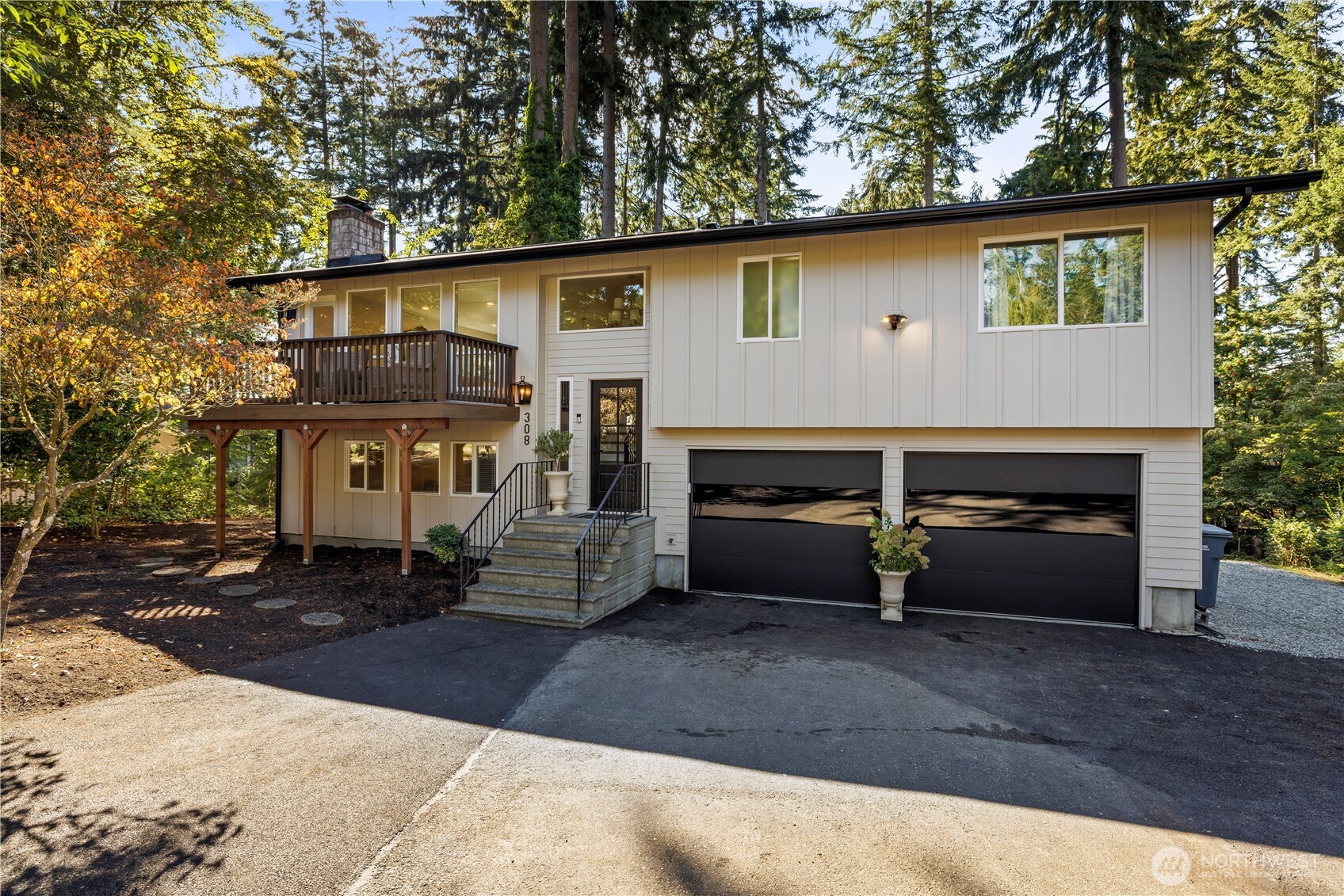 308 Point Fosdick Pl Property Photo 1