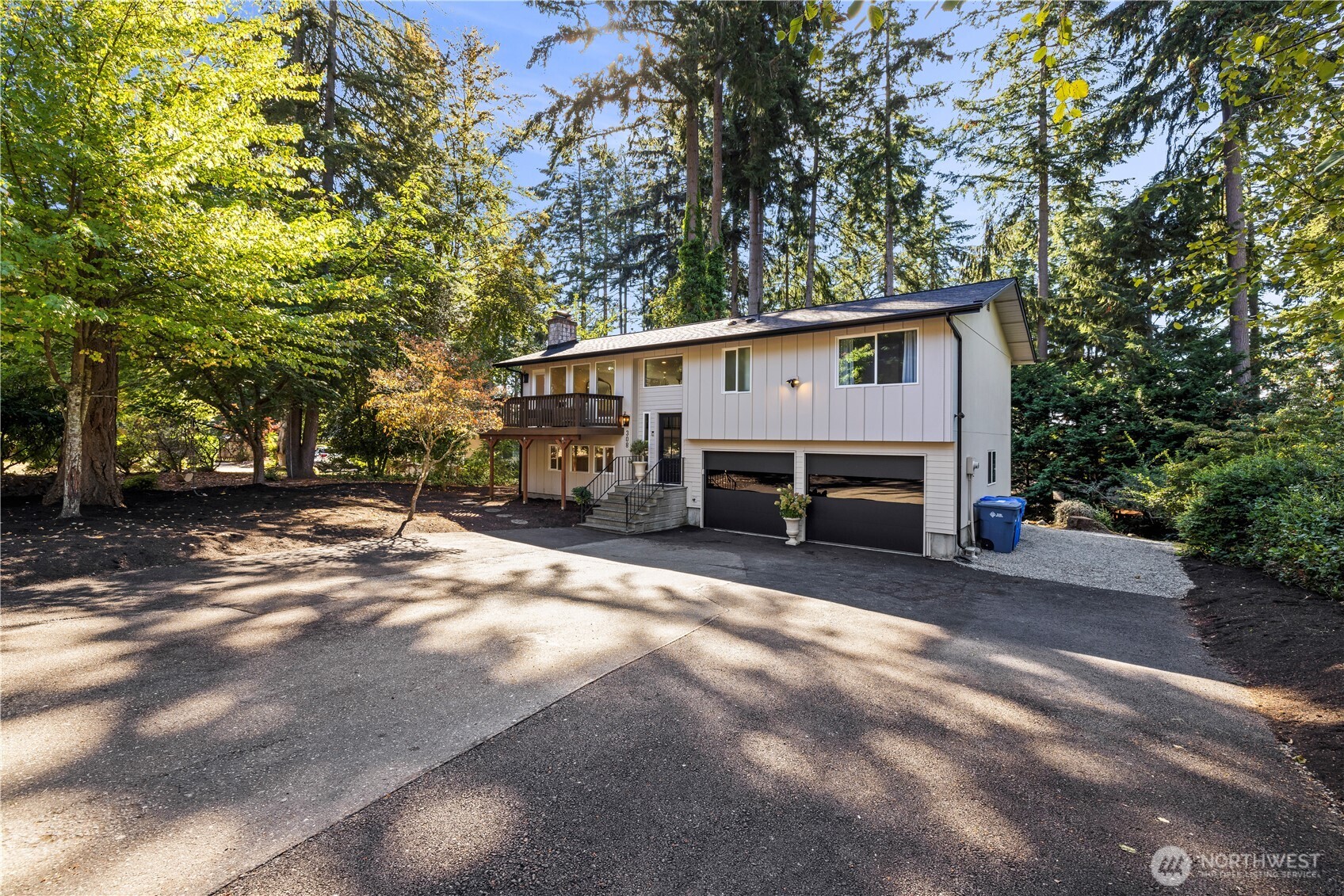 308 Point Fosdick Pl Property Photo 3