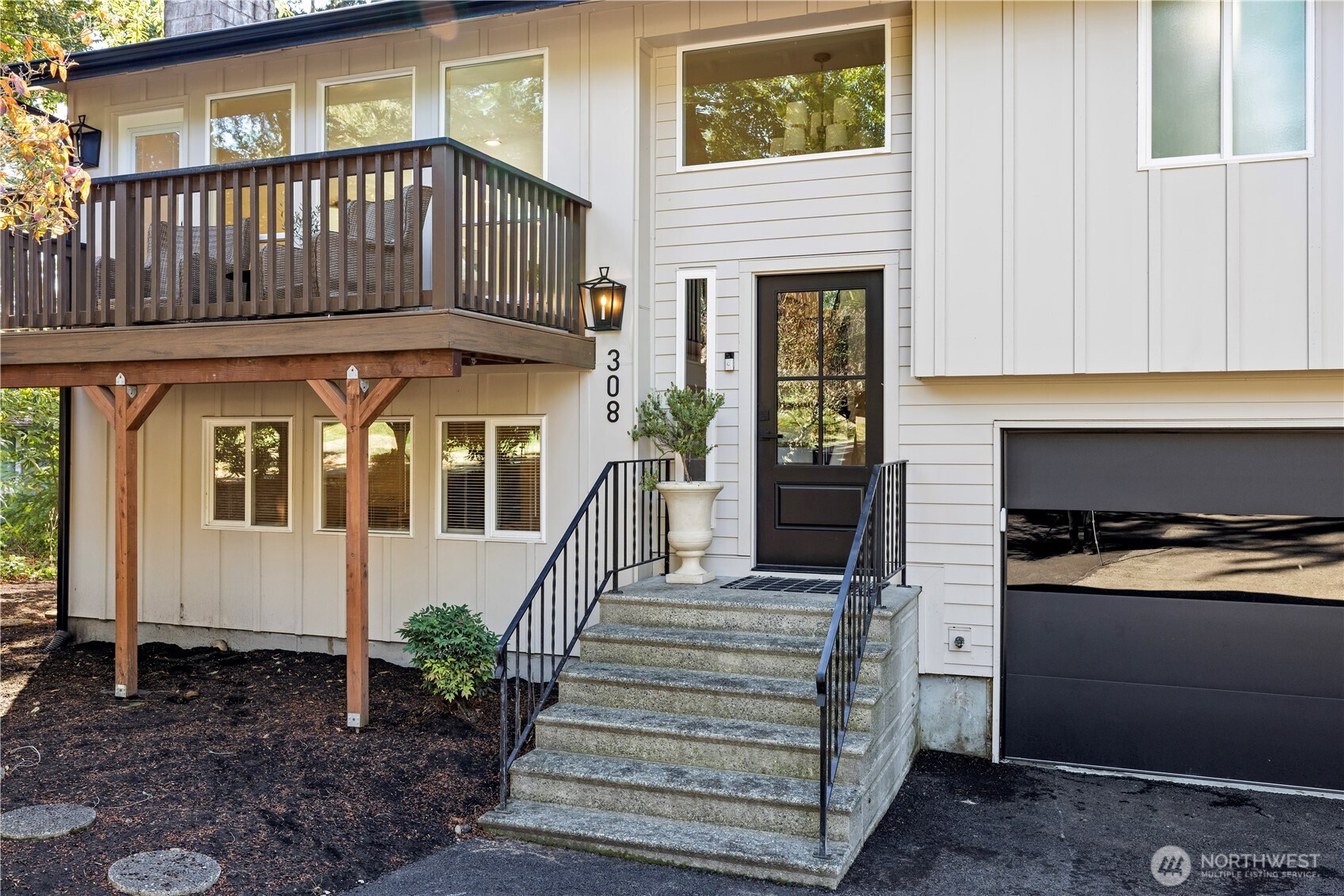 308 Point Fosdick Pl Property Photo 4