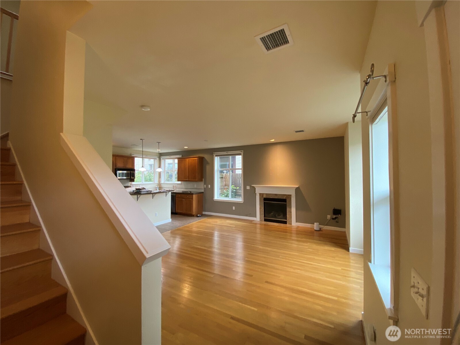 3637 Wallingford Avenue B Property Photo 3