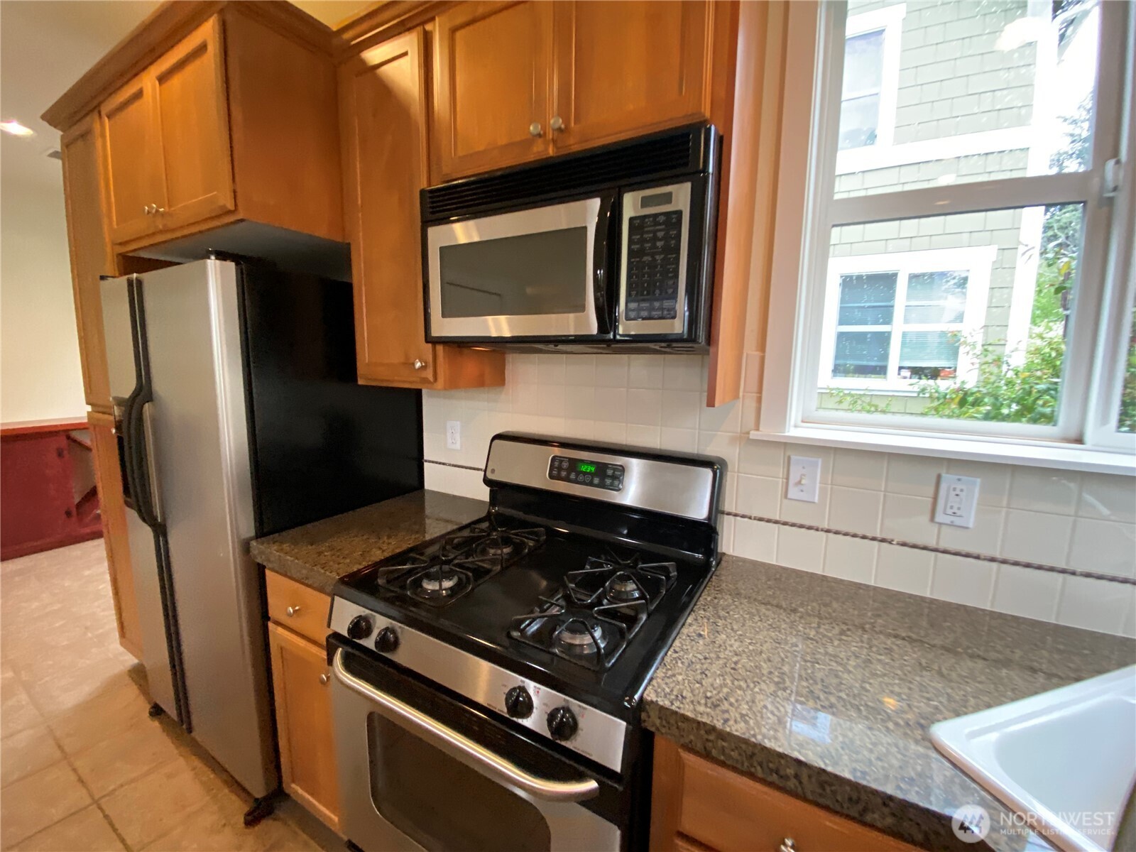 3637 Wallingford Avenue B Property Photo 6