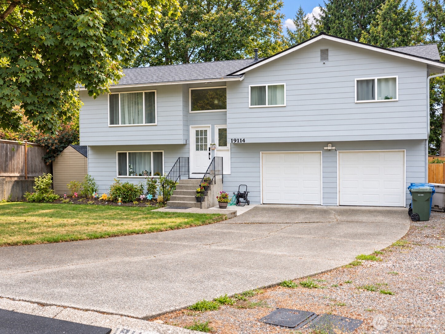 19114 130 Avenue Property Photo 1